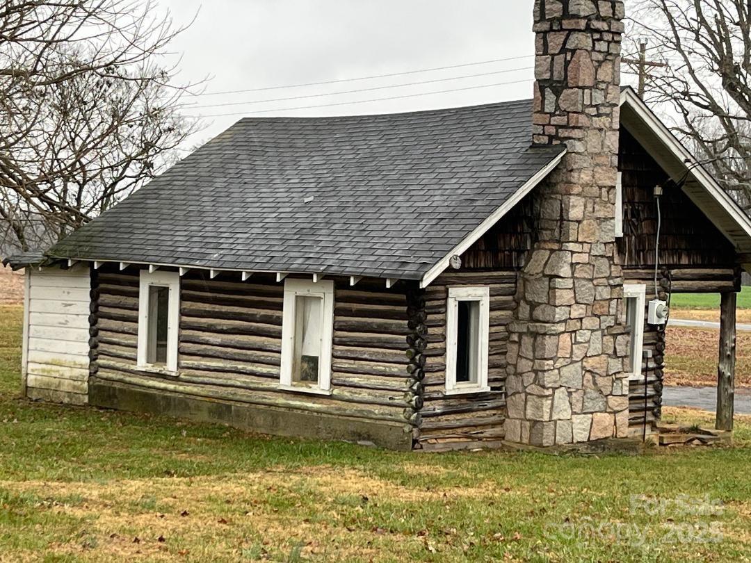 526 W Houstonville Road W #2 — Hamptonville