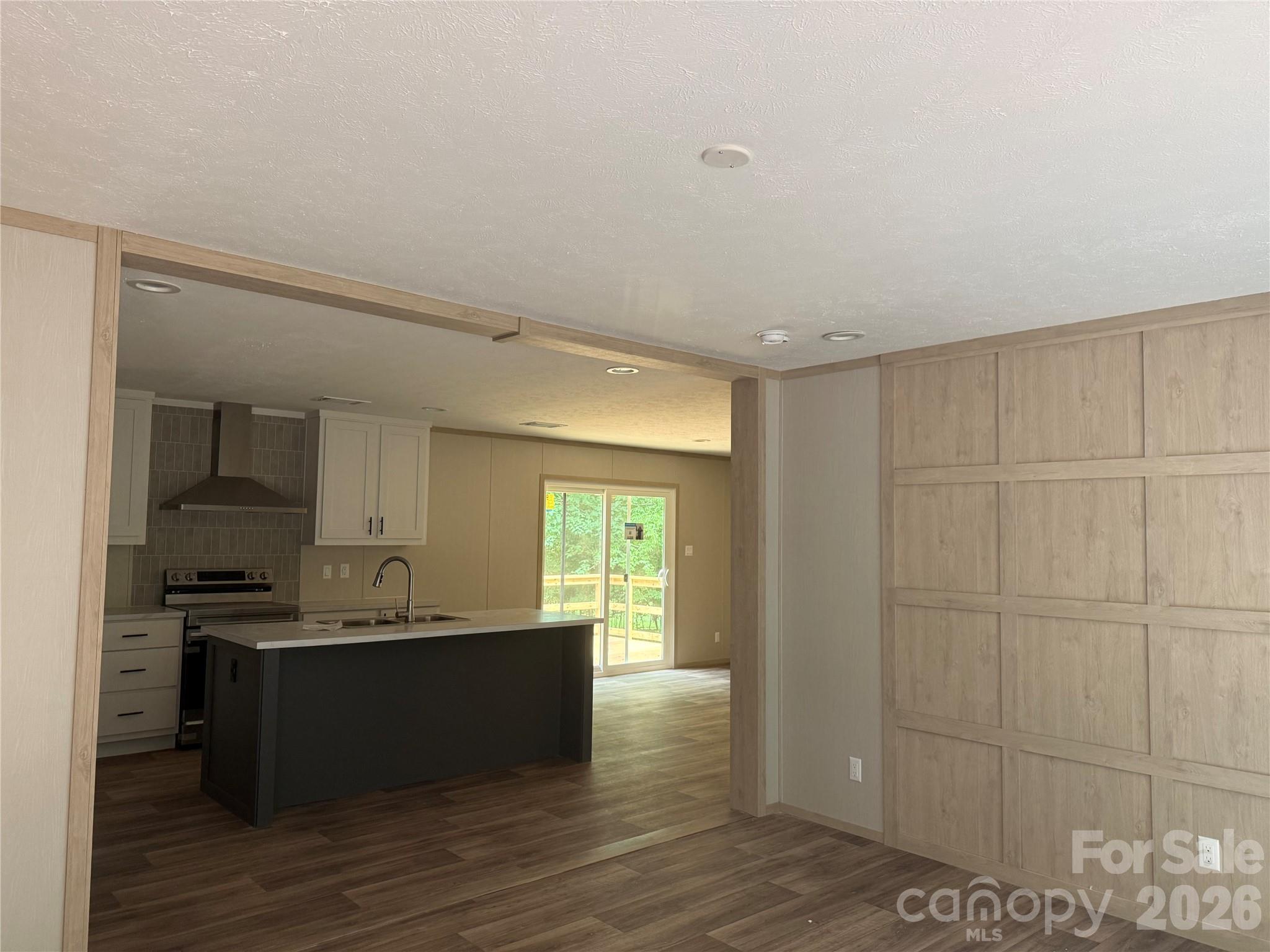 2468 Bonnie Glen — Clover