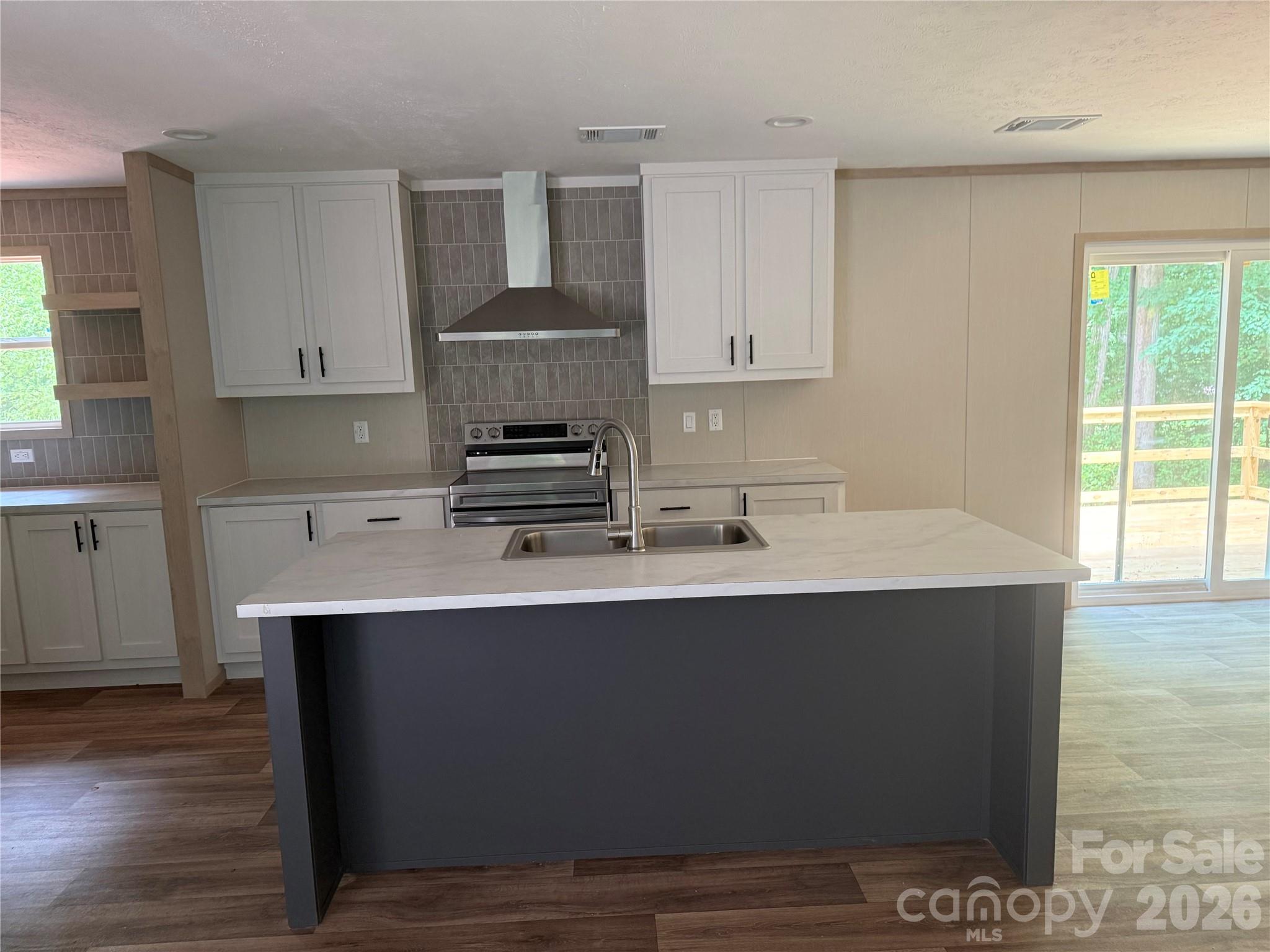 2468 Bonnie Glen — Clover