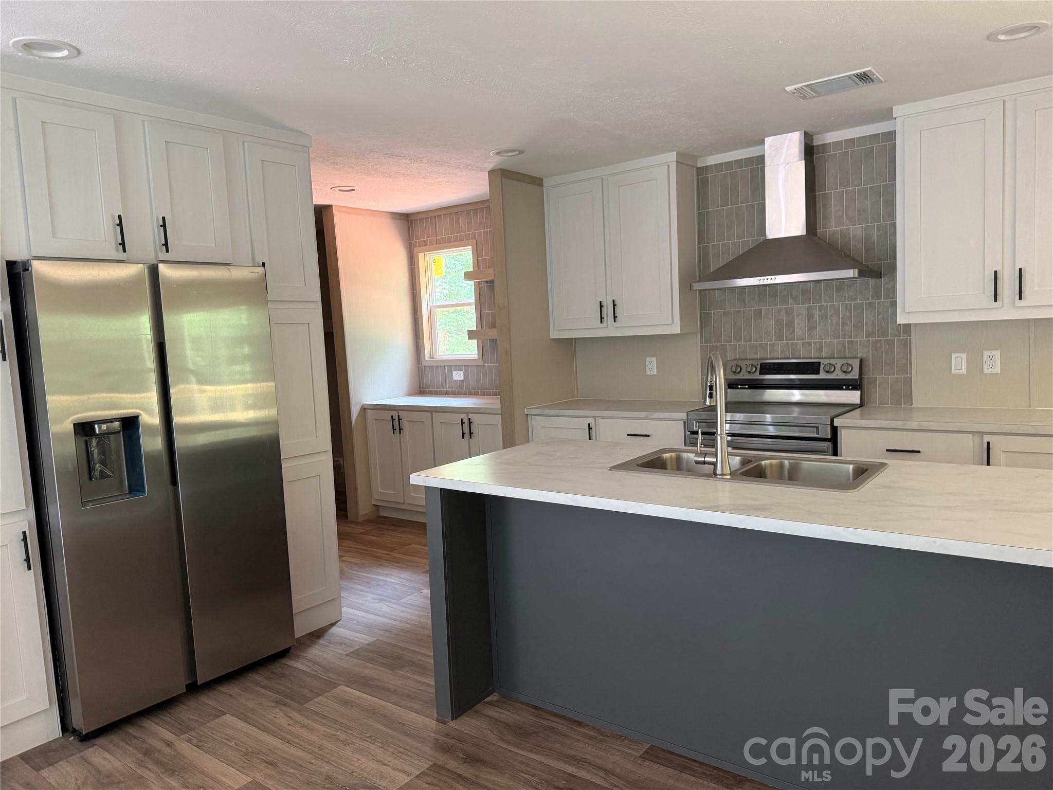 2468 Bonnie Glen — Clover
