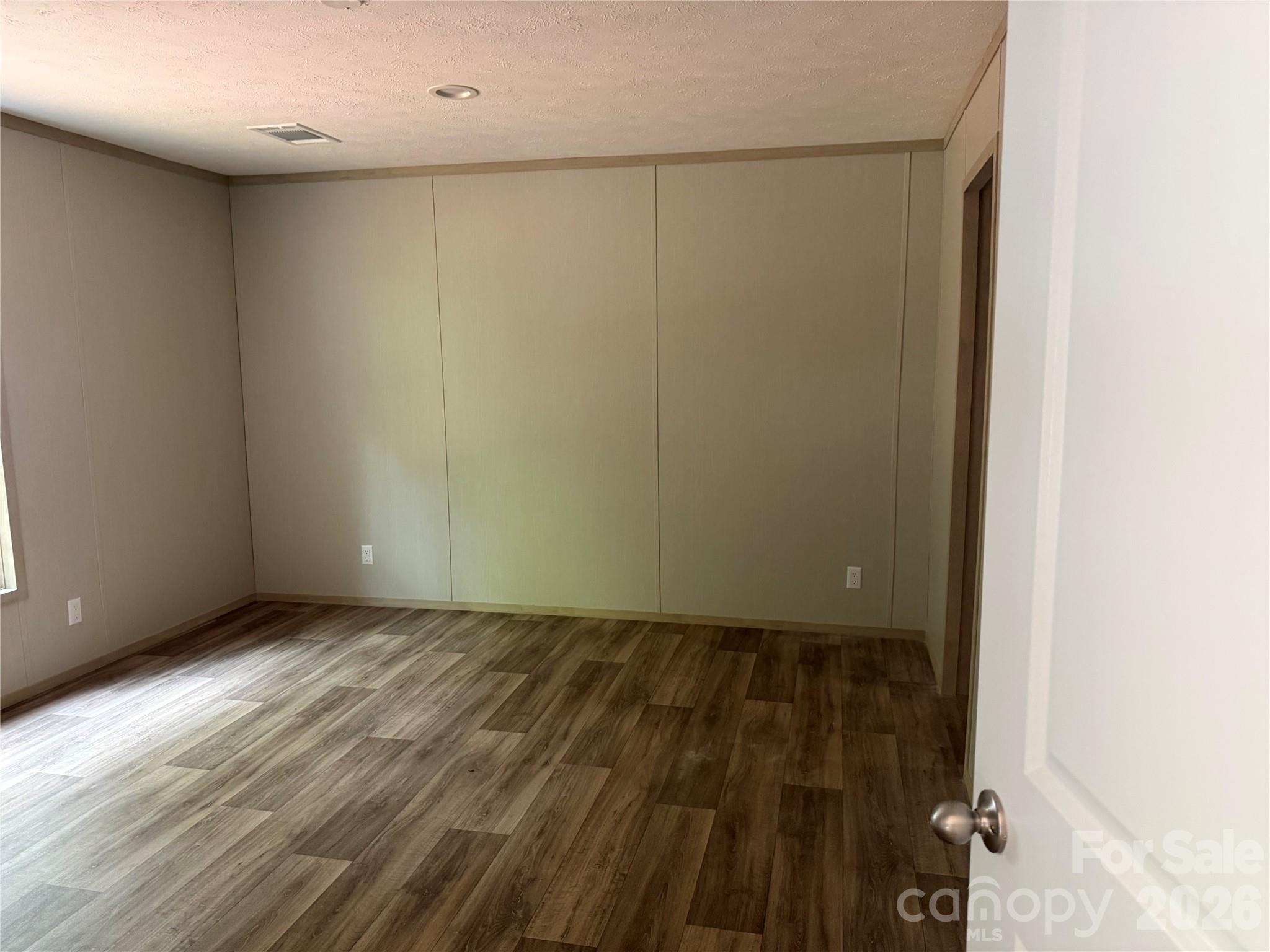 2468 Bonnie Glen — Clover