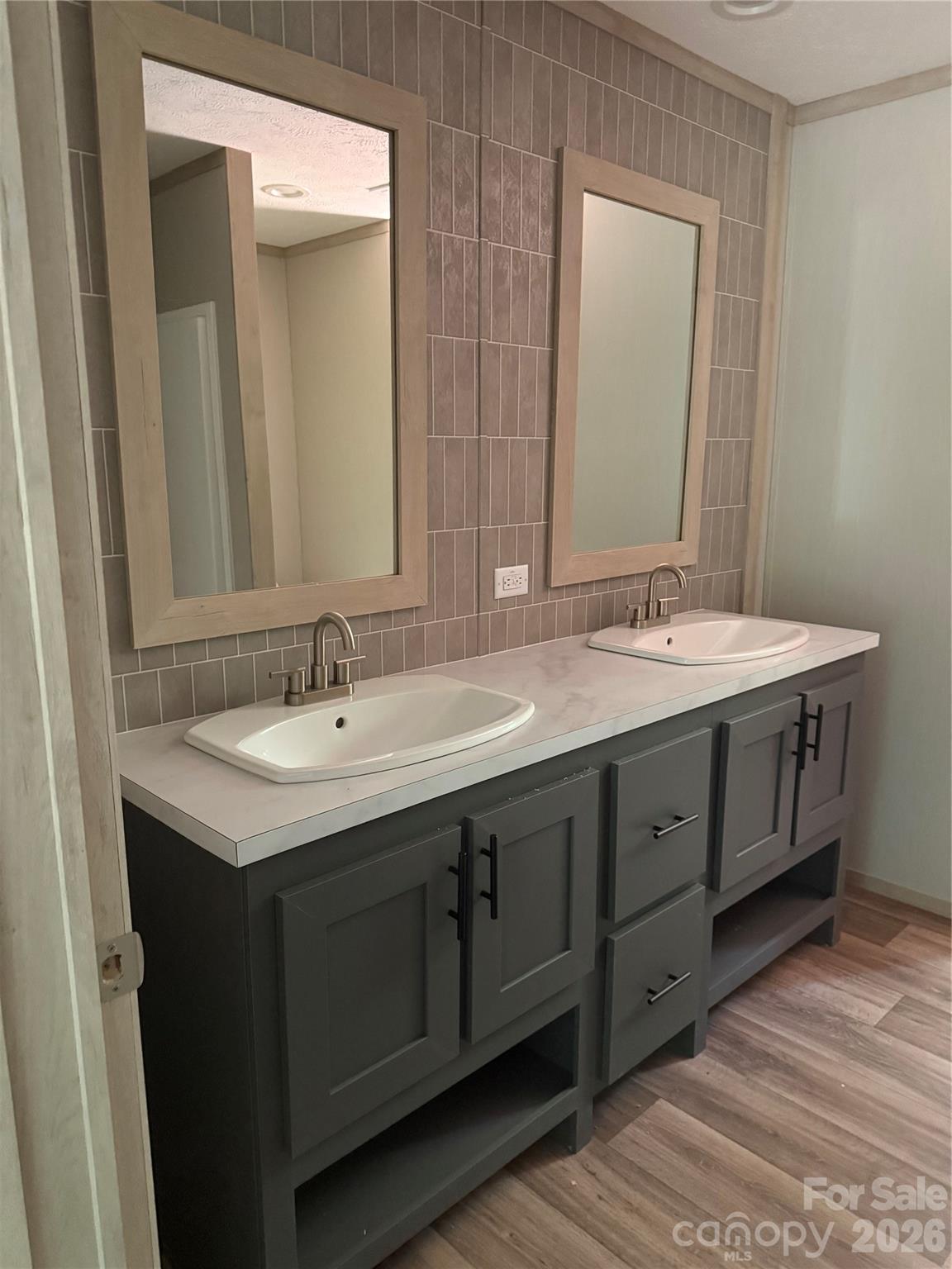 2468 Bonnie Glen — Clover