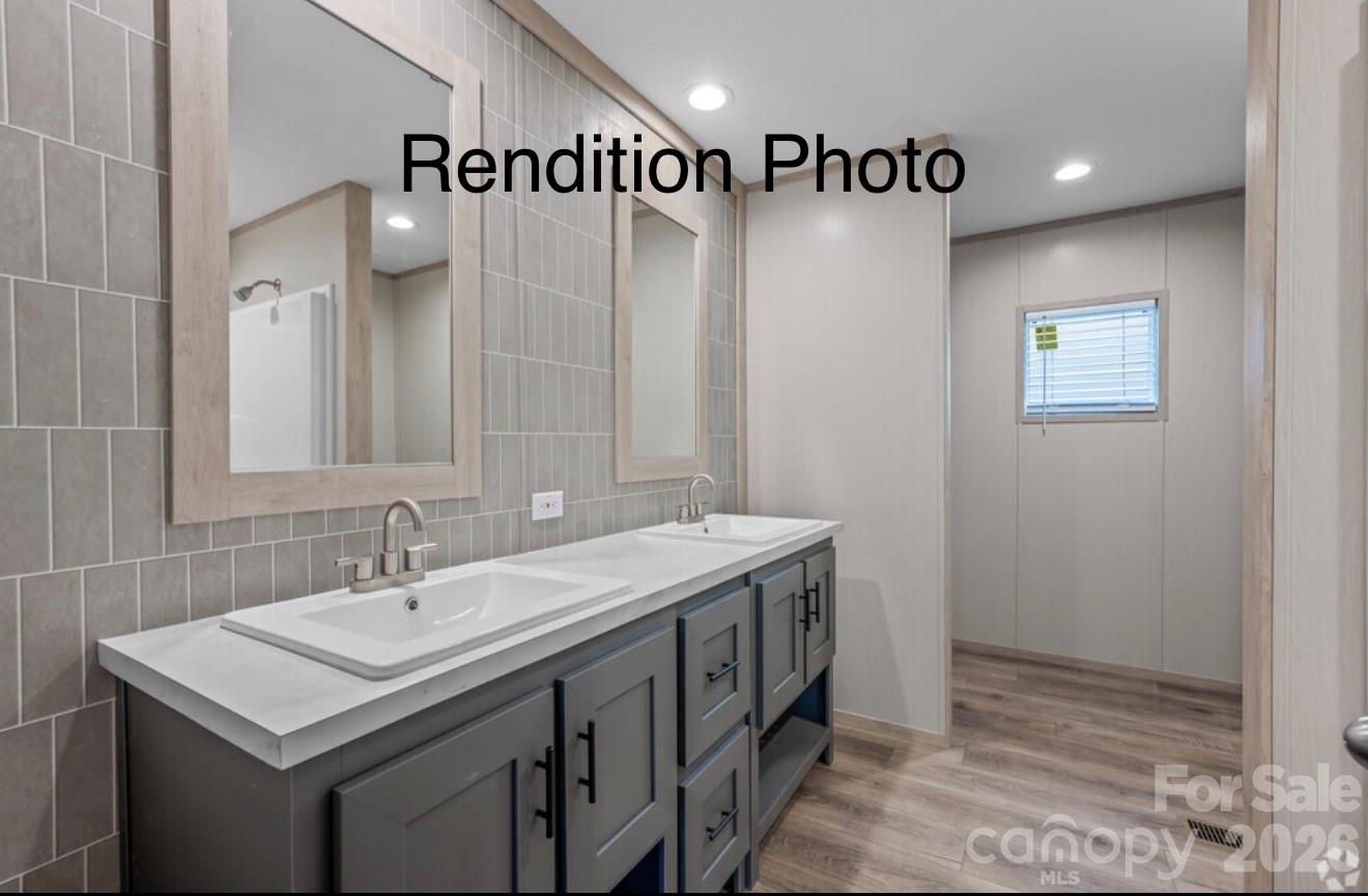 2468 Bonnie Glen — Clover