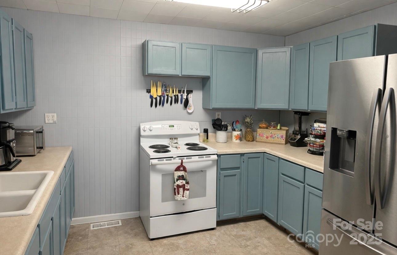 220 E Catawba Avenue — Mount Holly