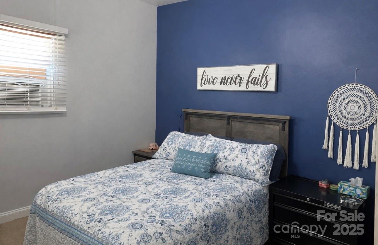 220 E Catawba Avenue — Mount Holly