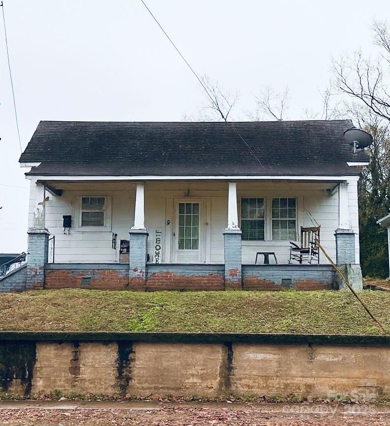 220 E Catawba Avenue — Mount Holly