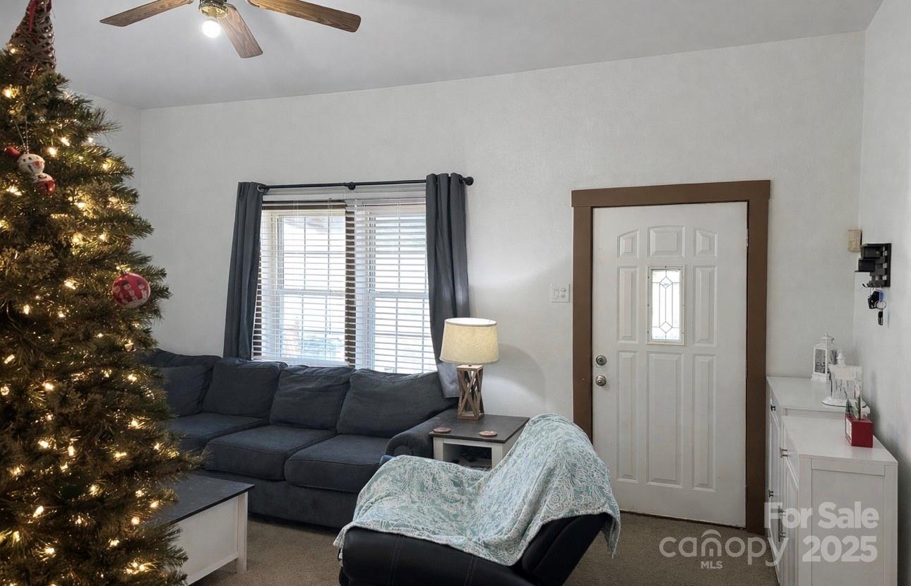220 E Catawba Avenue — Mount Holly
