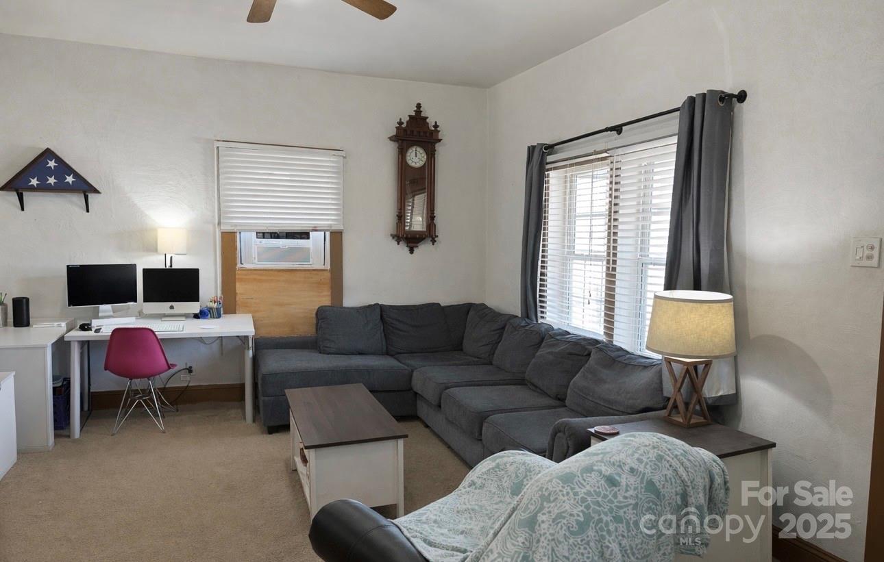 220 E Catawba Avenue — Mount Holly