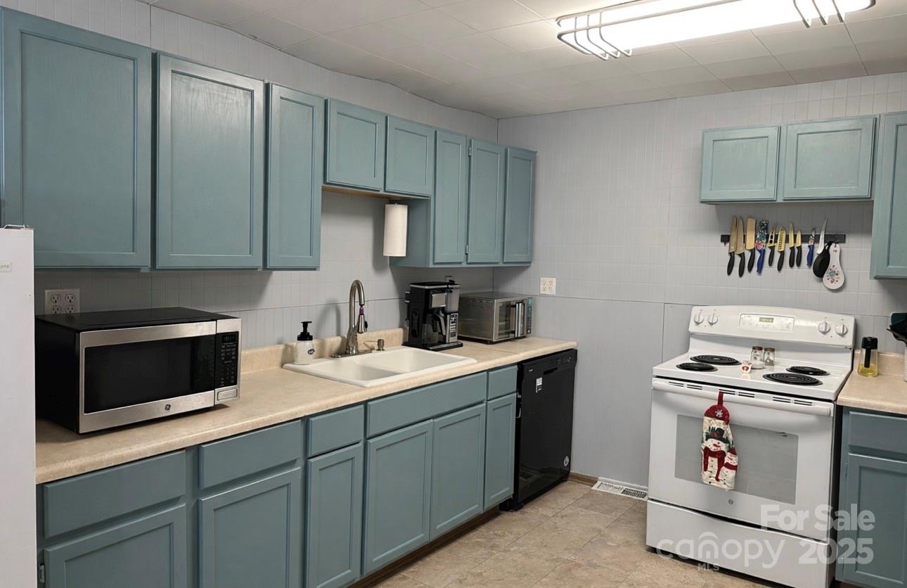 220 E Catawba Avenue — Mount Holly