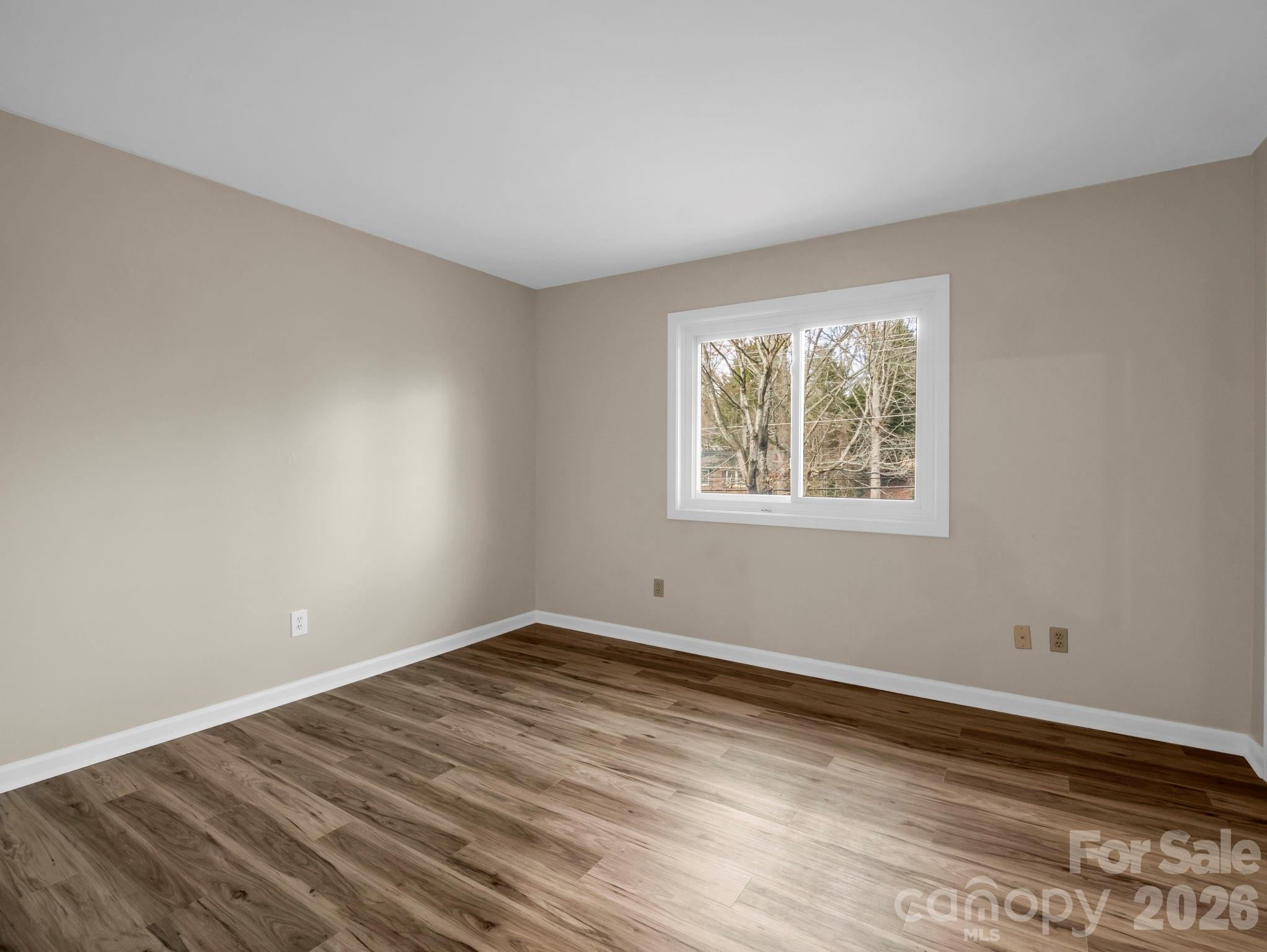 520 Courtwood Lane #8 — Hendersonville