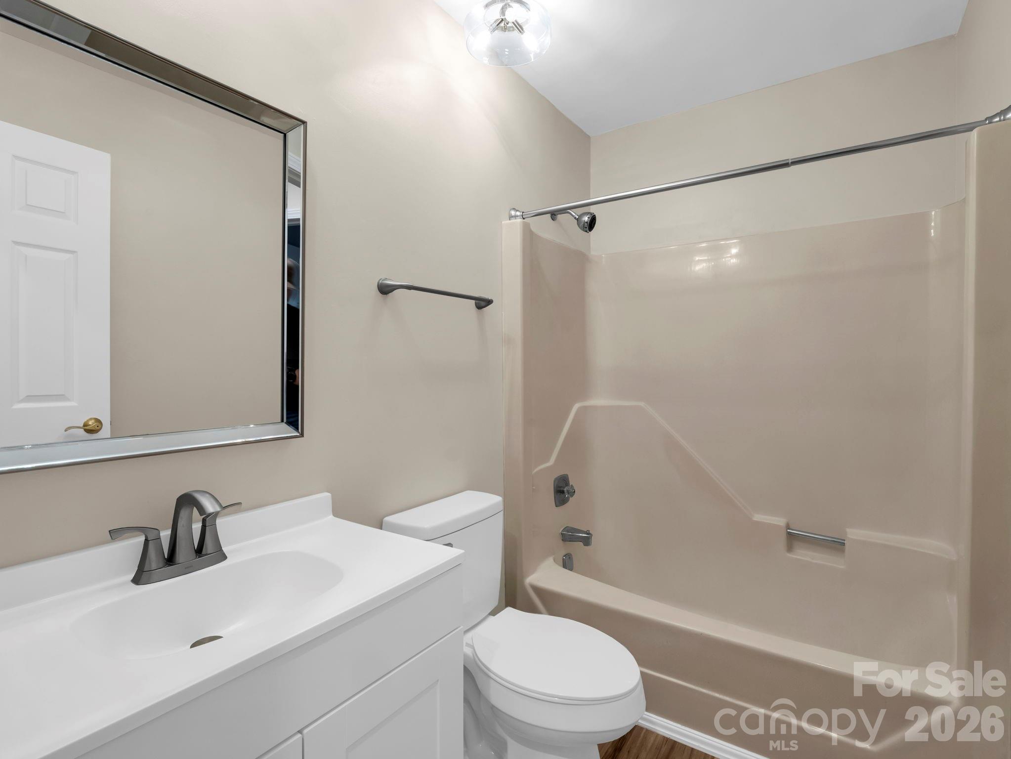 520 Courtwood Lane #8 — Hendersonville