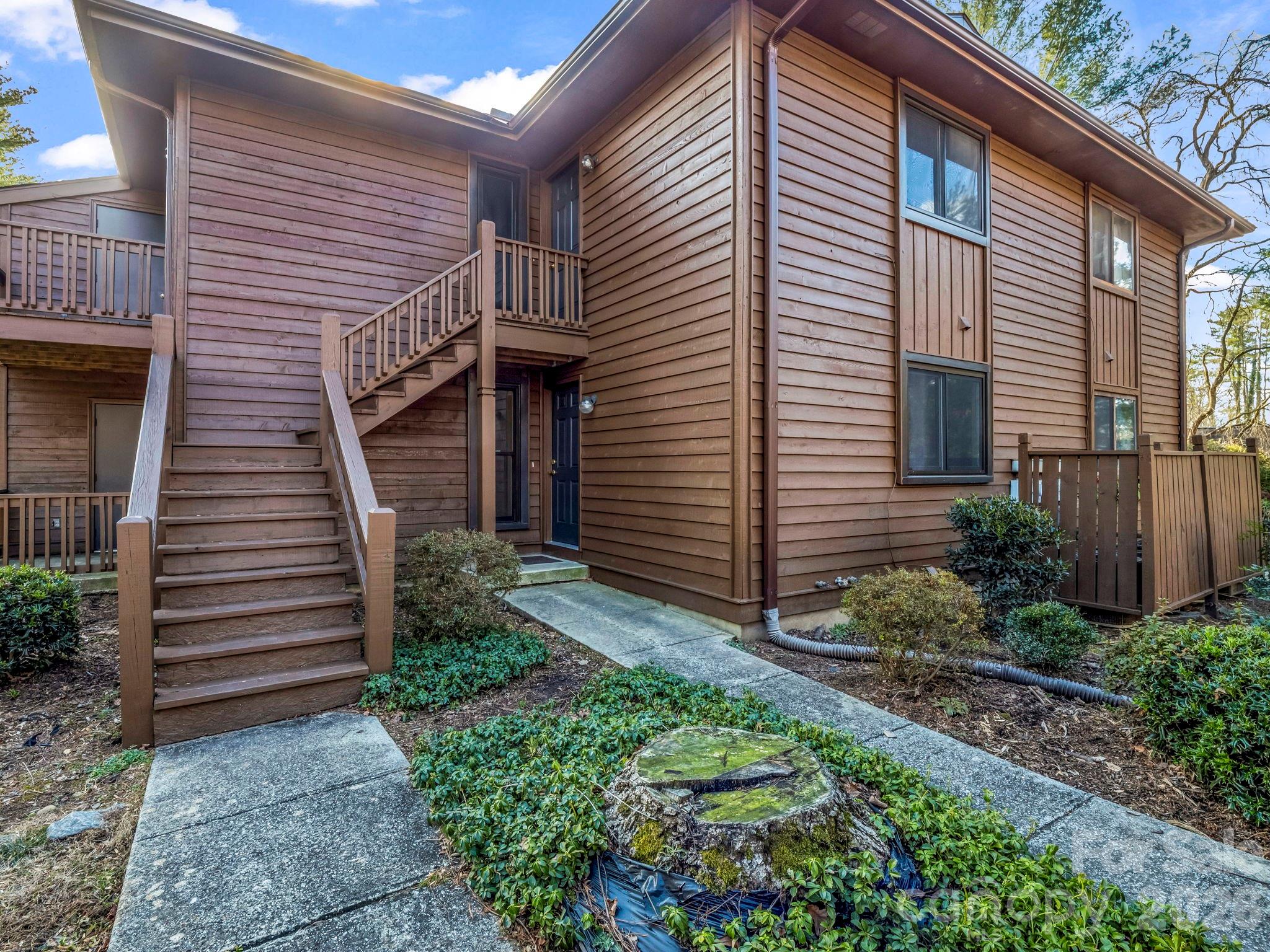 520 Courtwood Lane #8 — Hendersonville