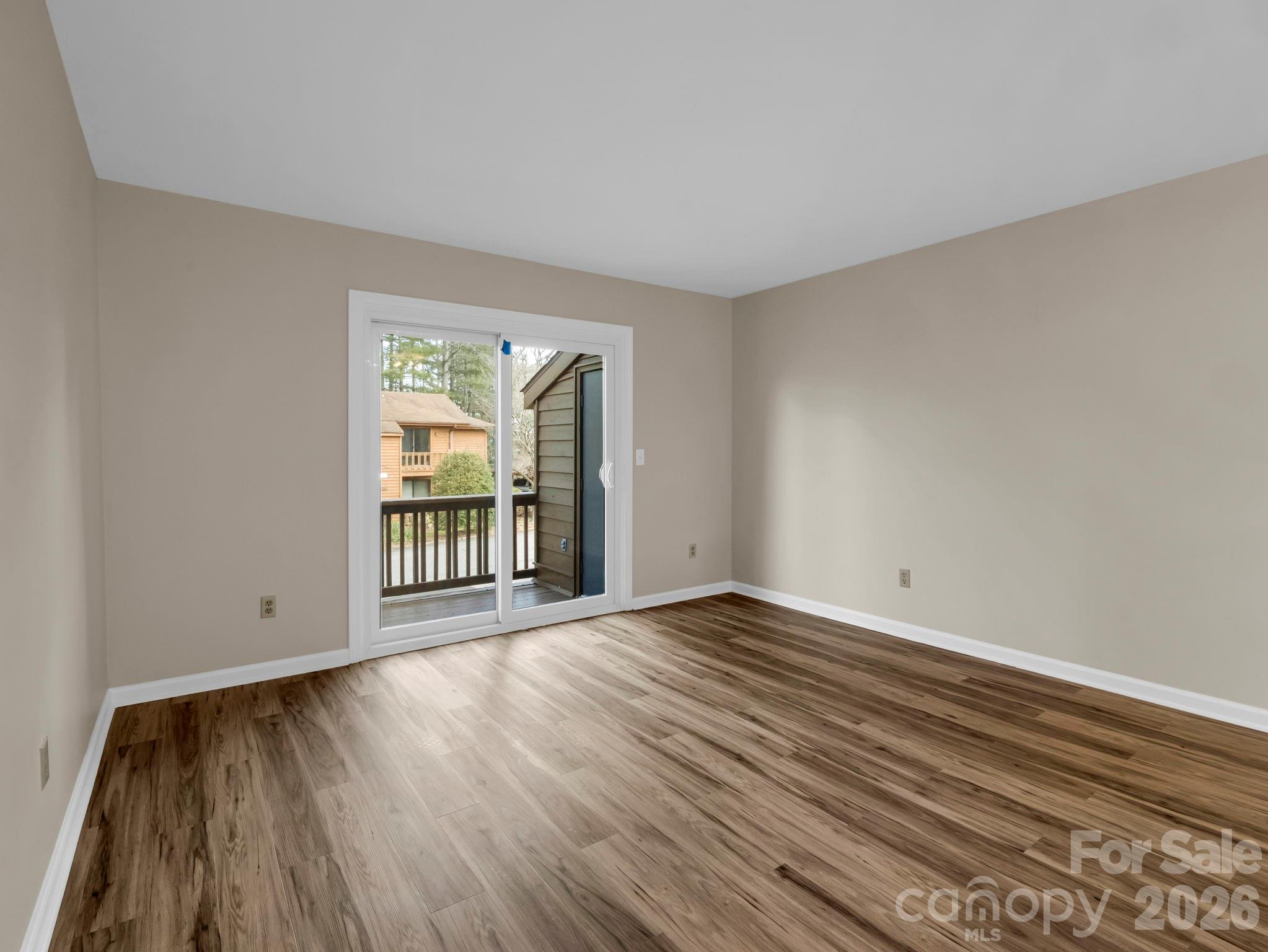 520 Courtwood Lane #8 — Hendersonville