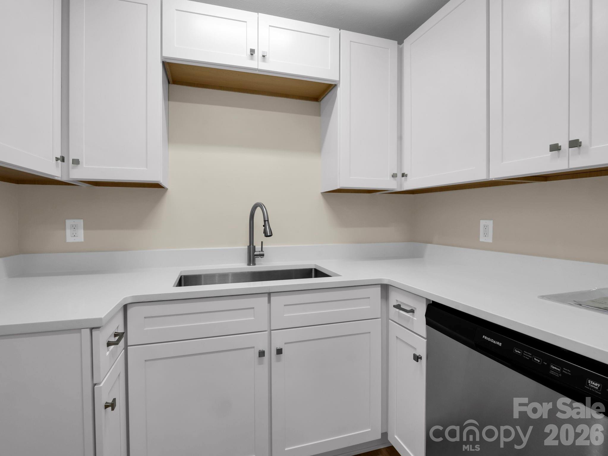 520 Courtwood Lane #8 — Hendersonville