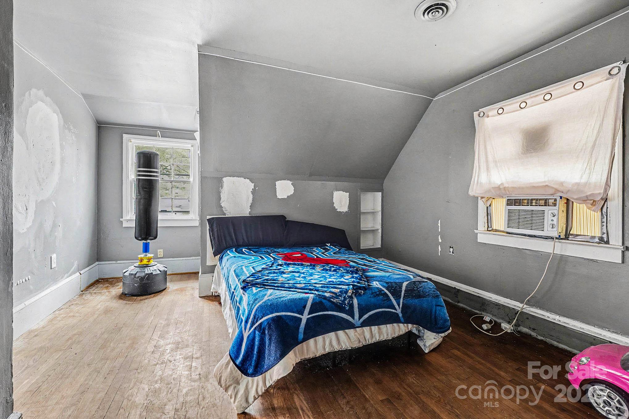 109 S Austin Street — Maxton
