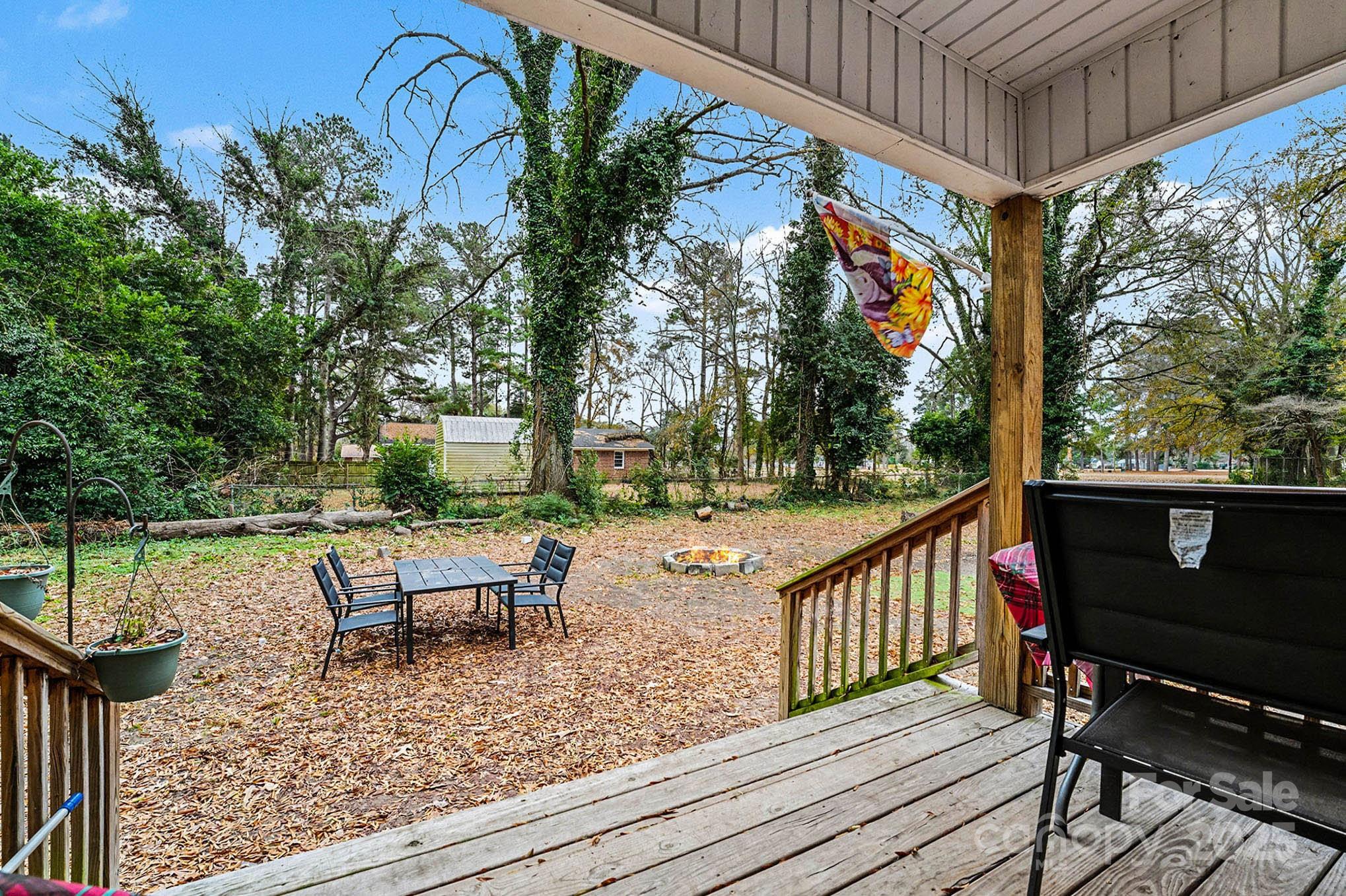 109 S Austin Street — Maxton