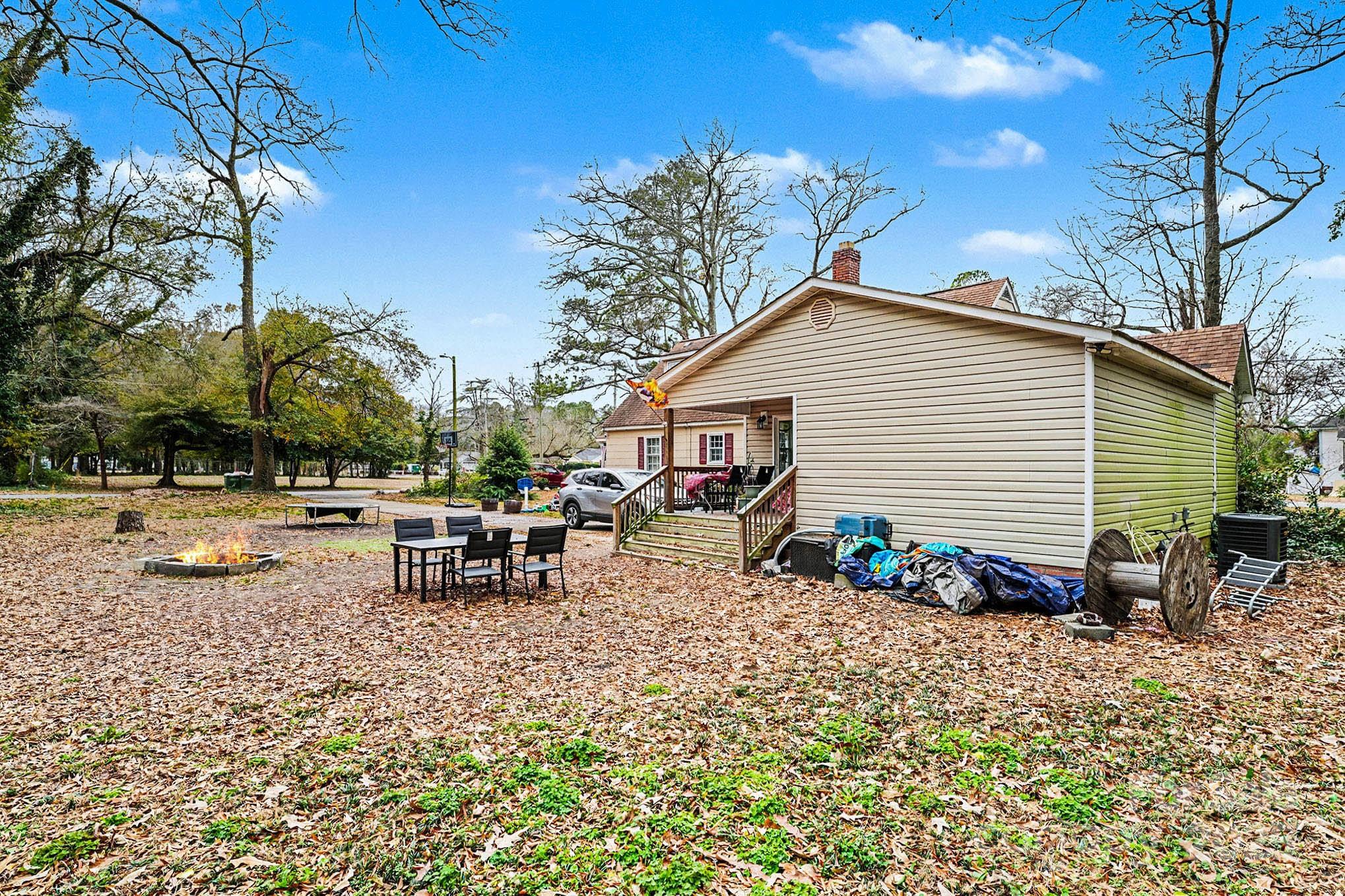 109 S Austin Street — Maxton