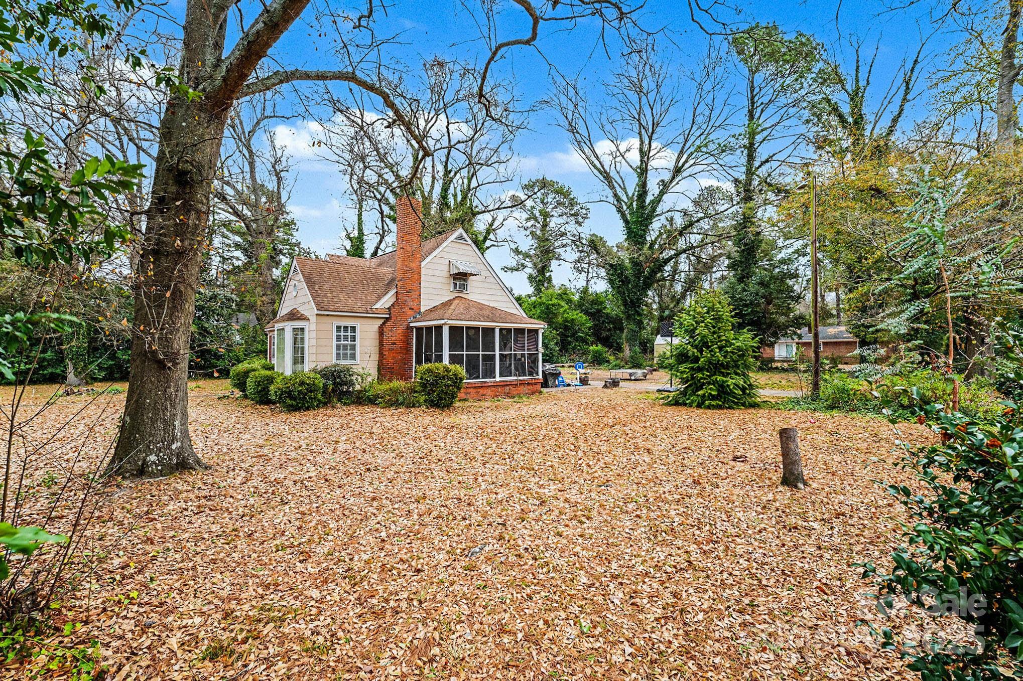 109 S Austin Street — Maxton