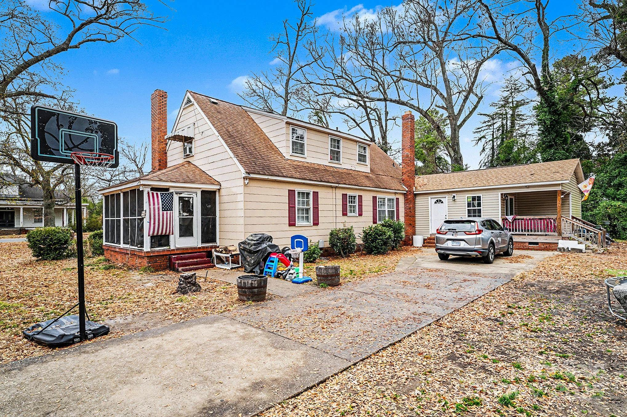 109 S Austin Street — Maxton
