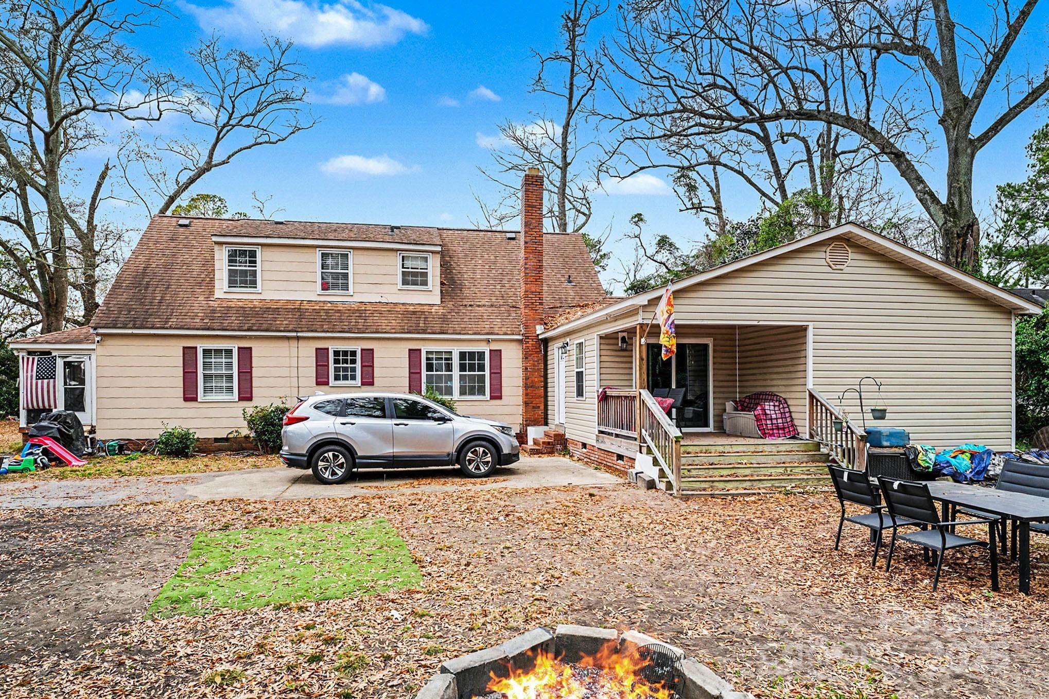 109 S Austin Street — Maxton