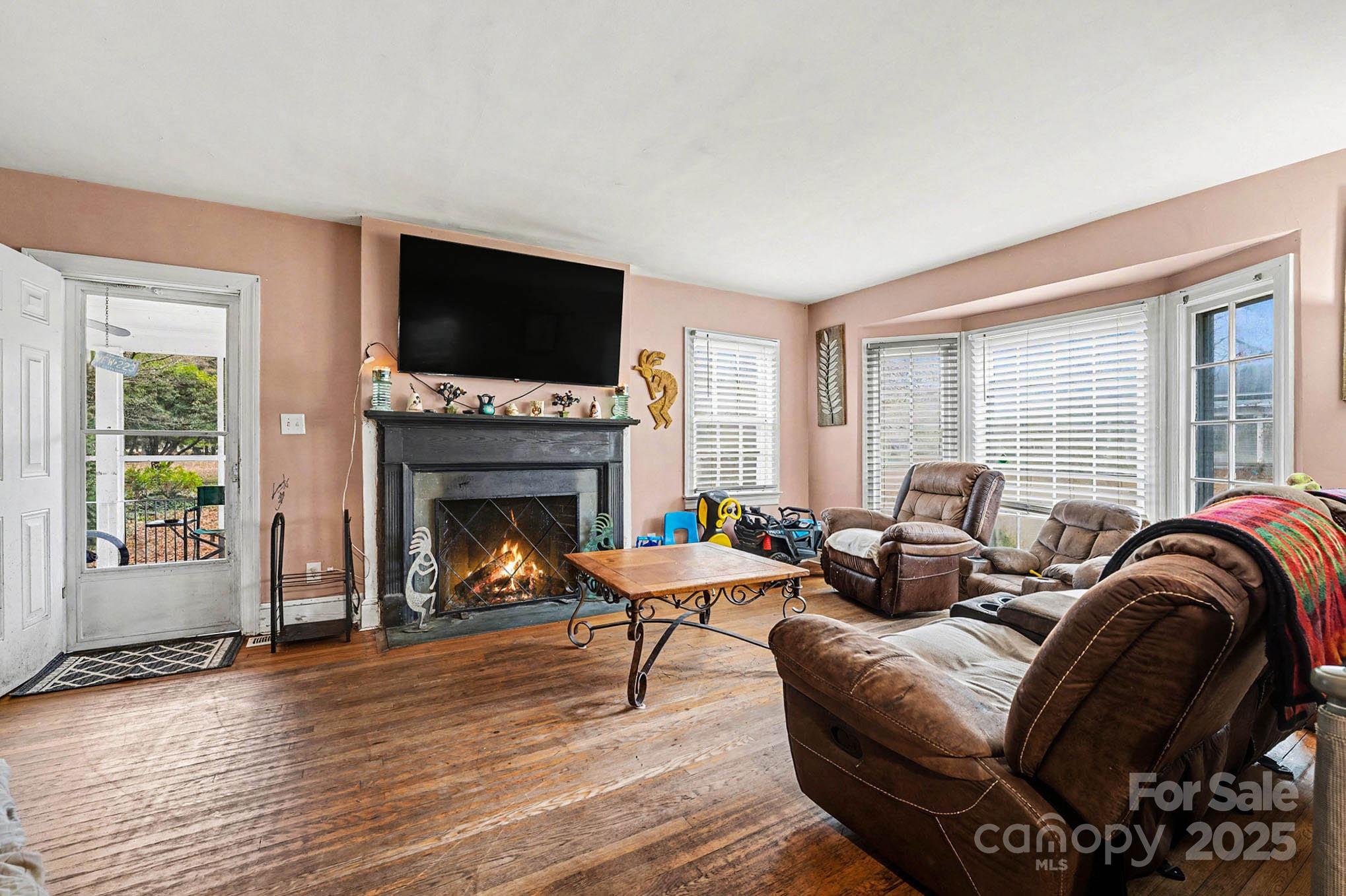109 S Austin Street — Maxton