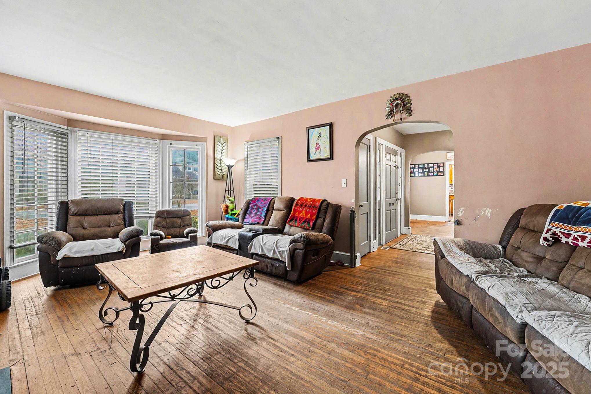 109 S Austin Street — Maxton