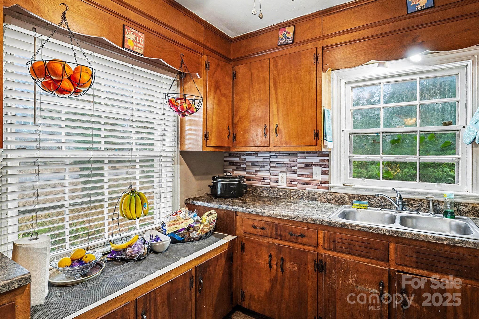 109 S Austin Street — Maxton
