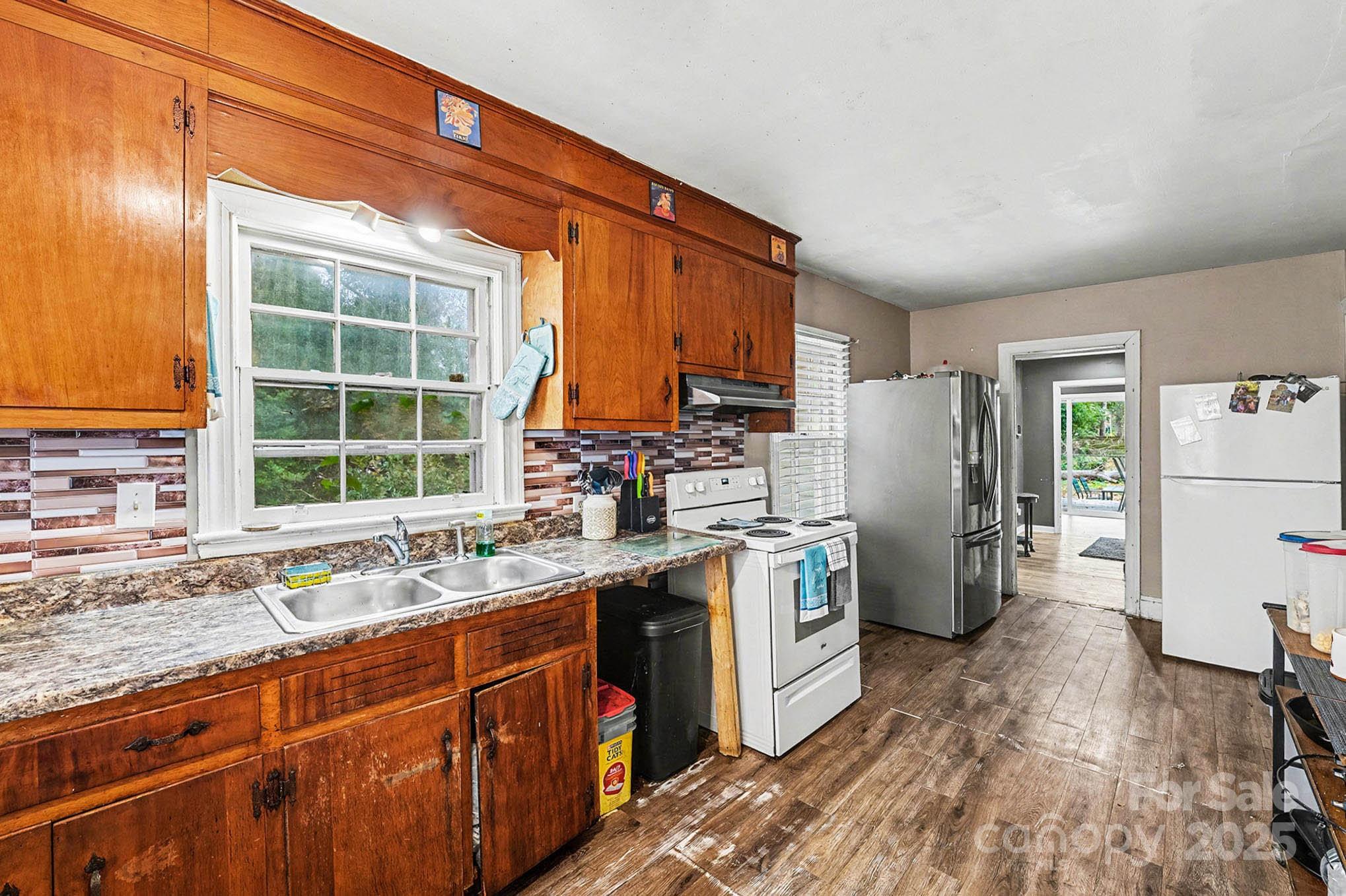 109 S Austin Street — Maxton