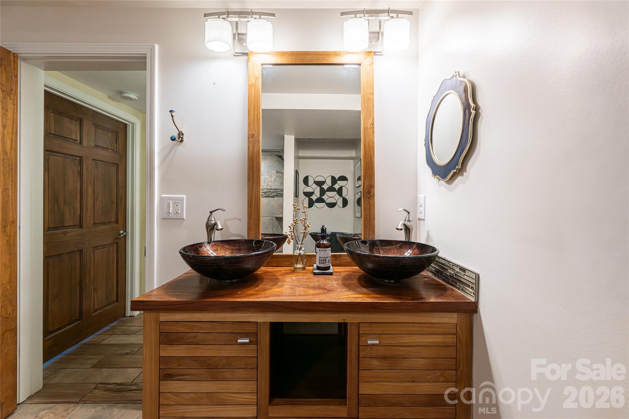 10 Lance Lane — Asheville