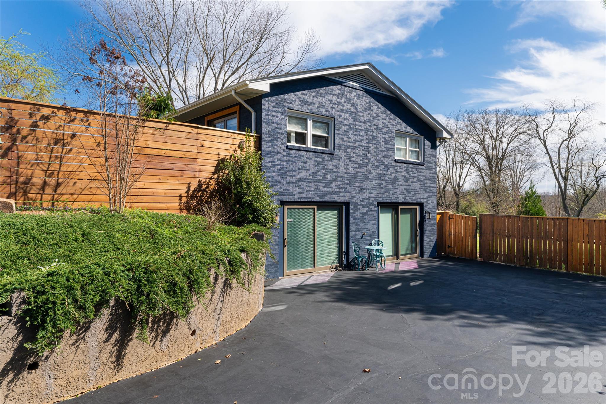 10 Lance Lane — Asheville