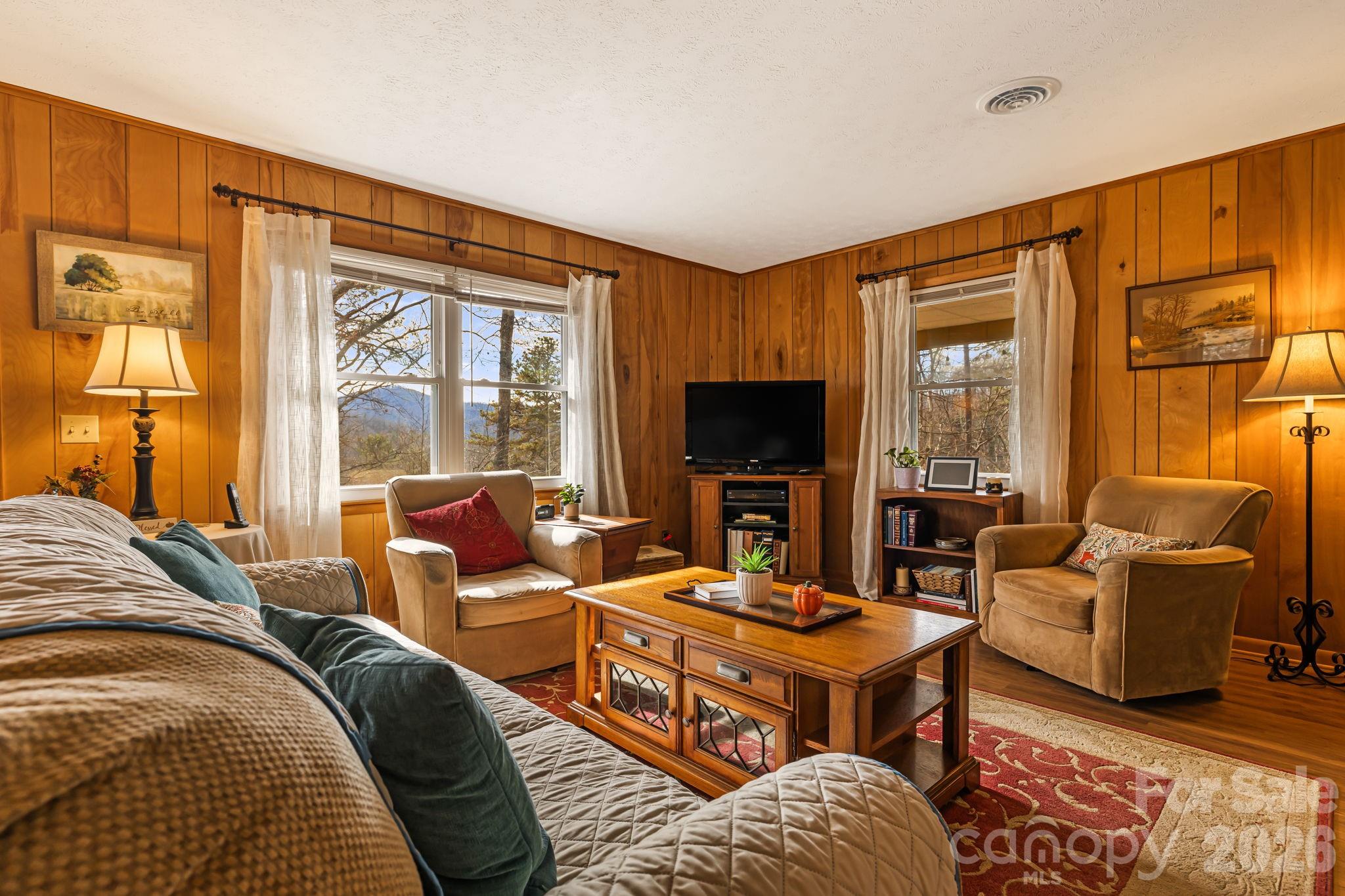 65 Roy Lane — Black Mountain