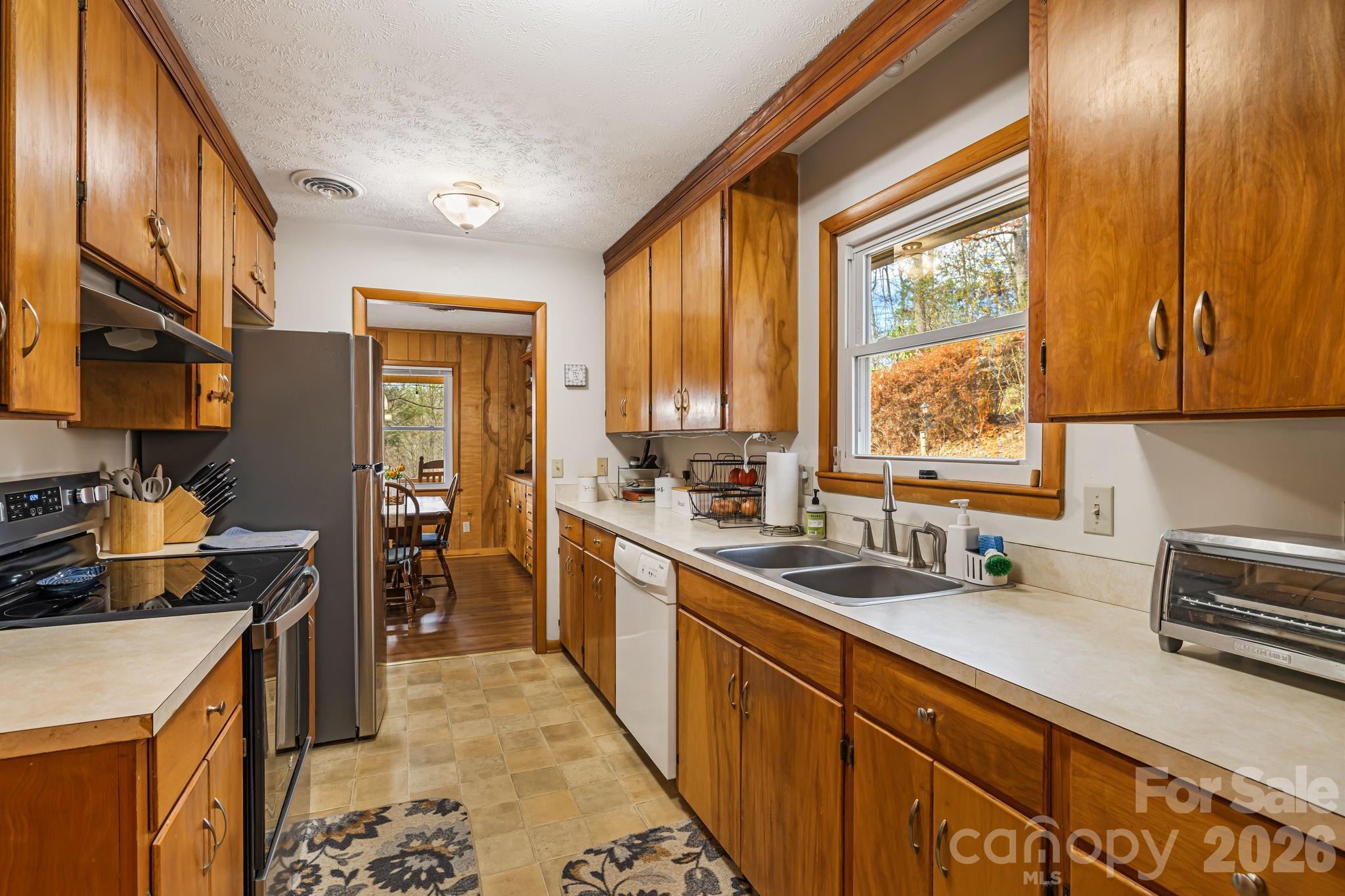 65 Roy Lane — Black Mountain