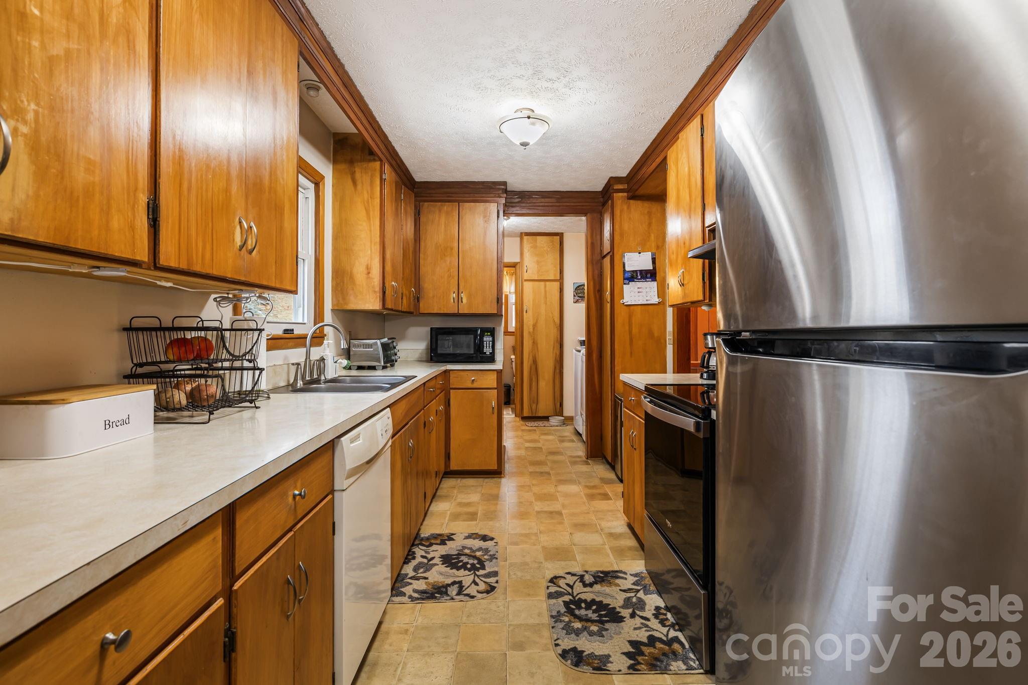 65 Roy Lane — Black Mountain