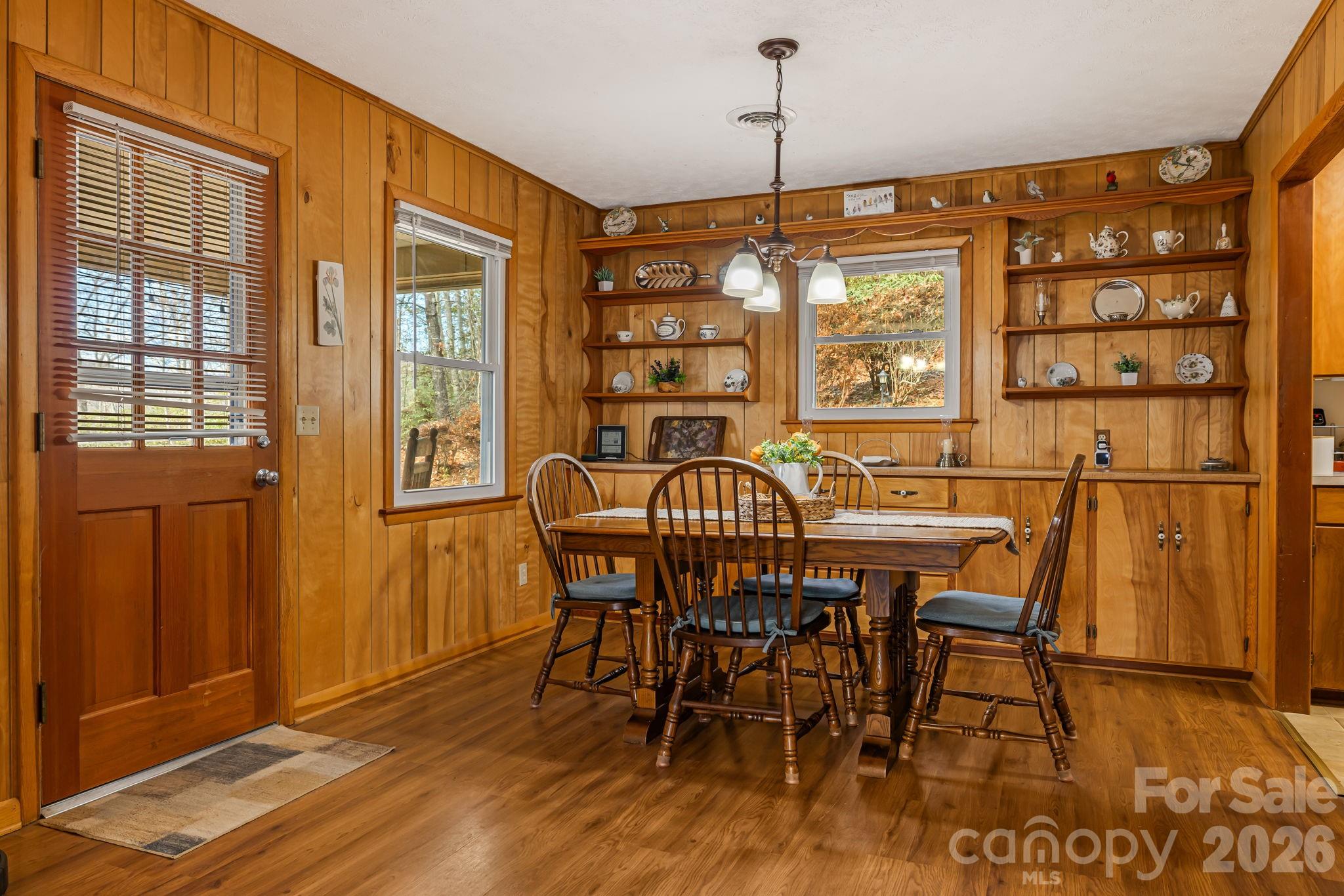 65 Roy Lane — Black Mountain