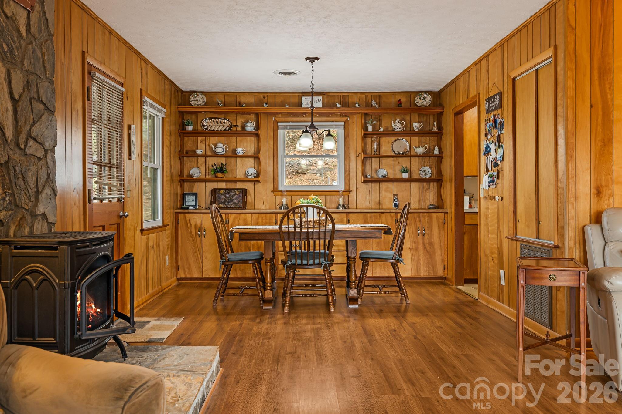 65 Roy Lane — Black Mountain