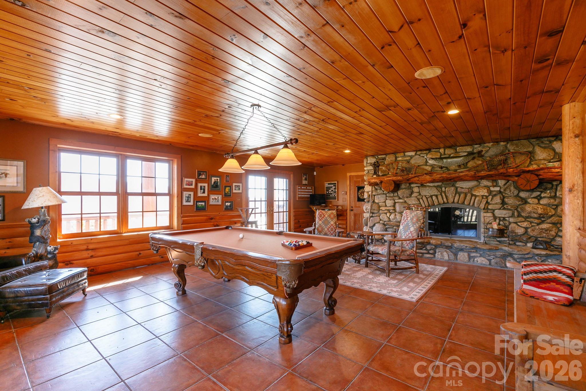 851 Austin Mountain Drive — Burnsville