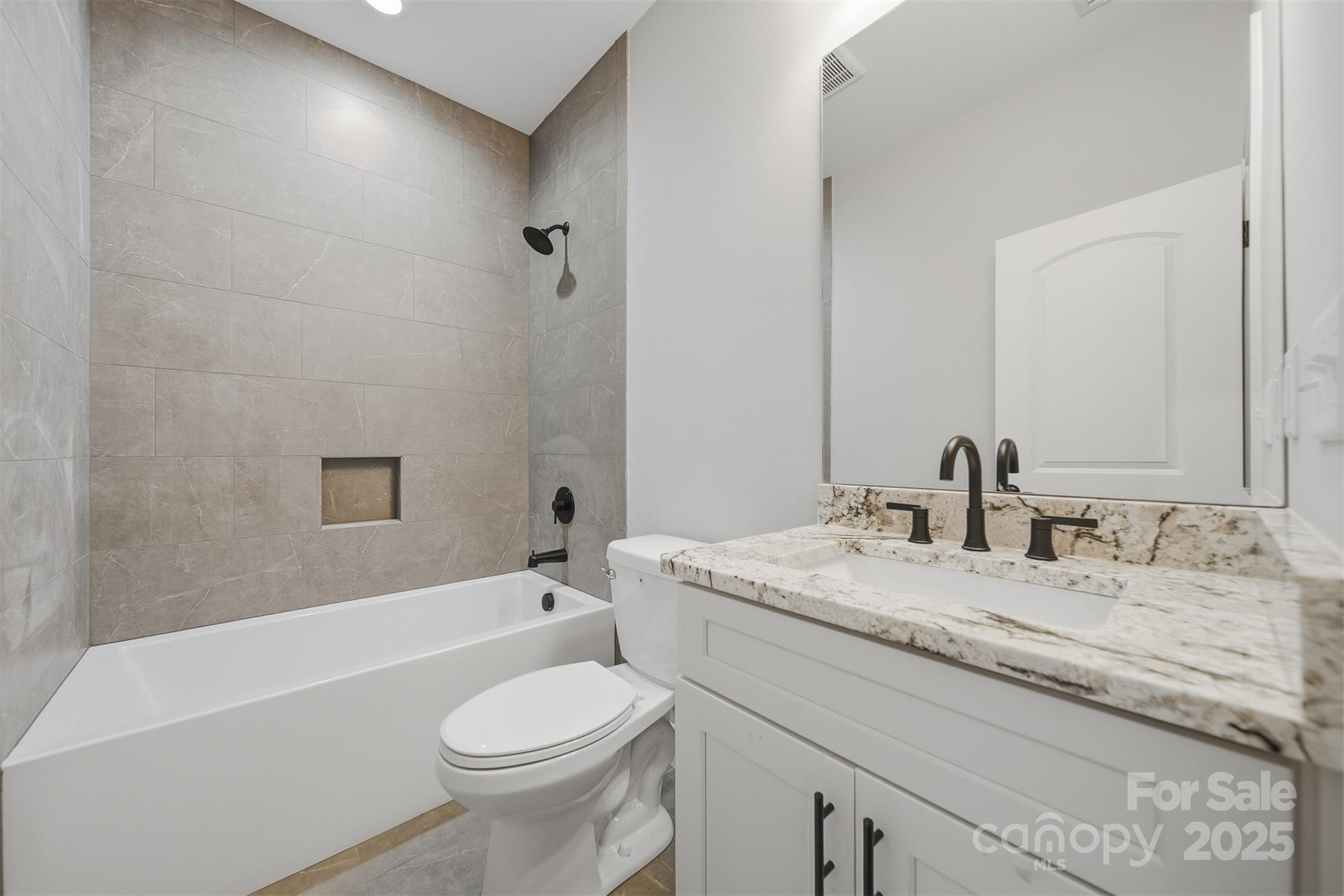 835A Wynnshire Drive — Hickory
