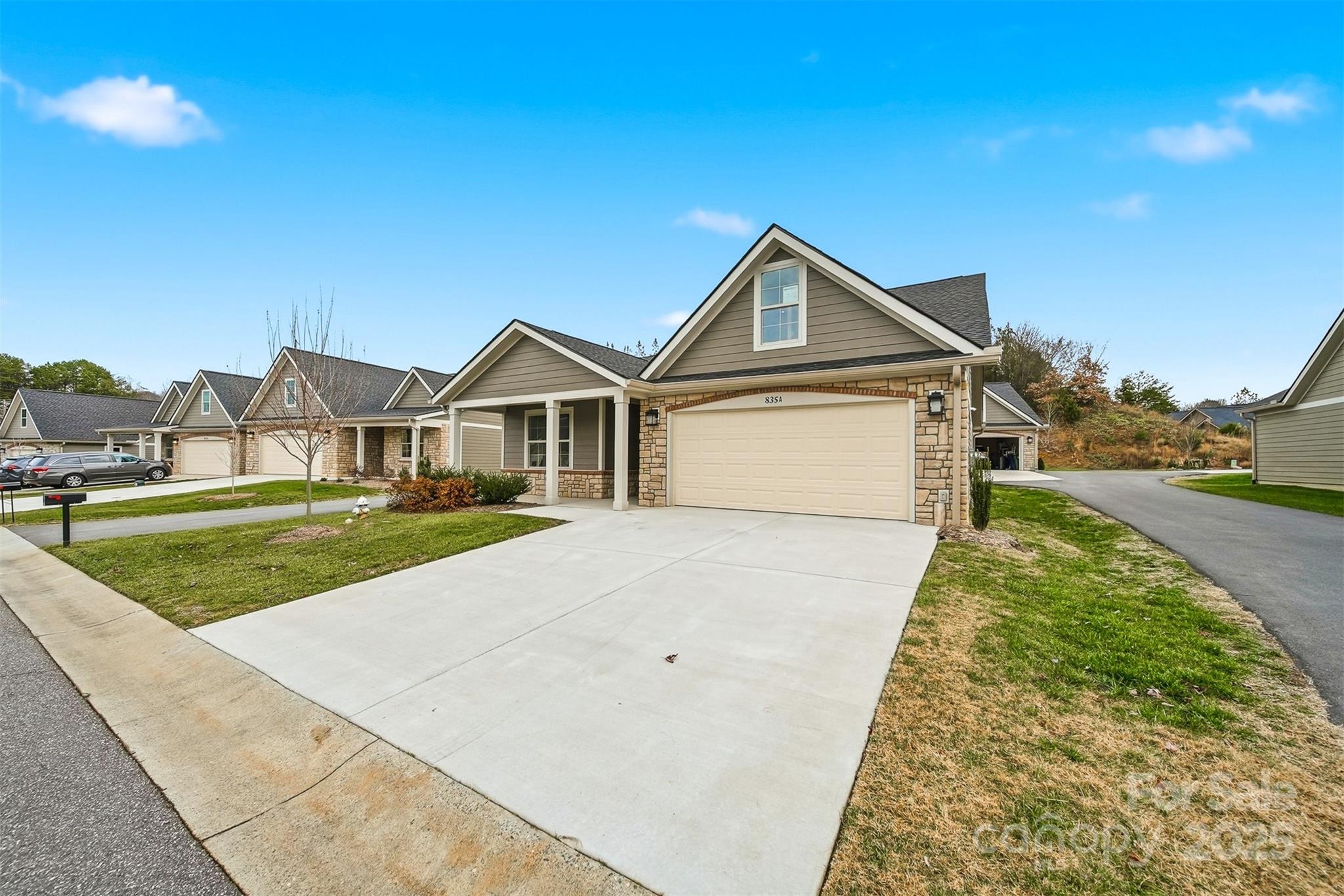 835A Wynnshire Drive — Hickory