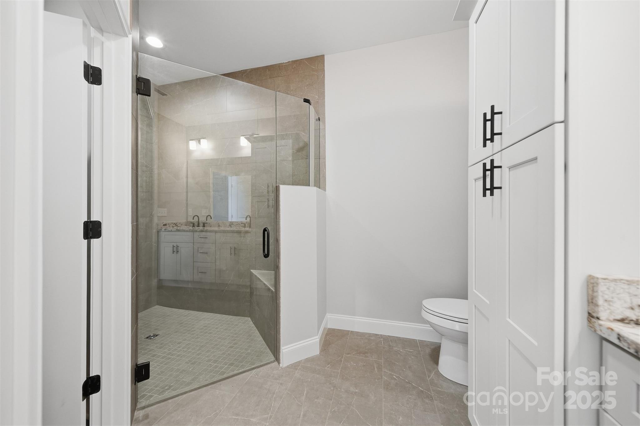 835A Wynnshire Drive — Hickory
