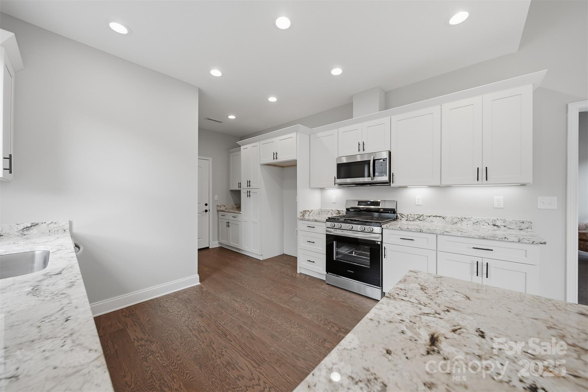 835A Wynnshire Drive — Hickory
