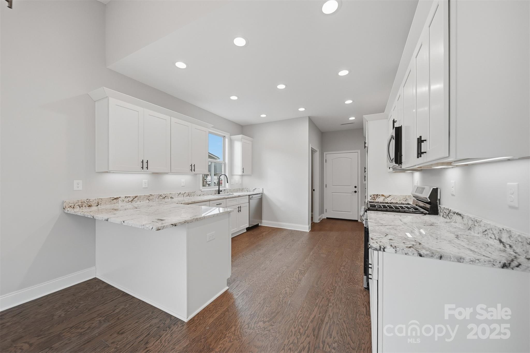 835A Wynnshire Drive — Hickory