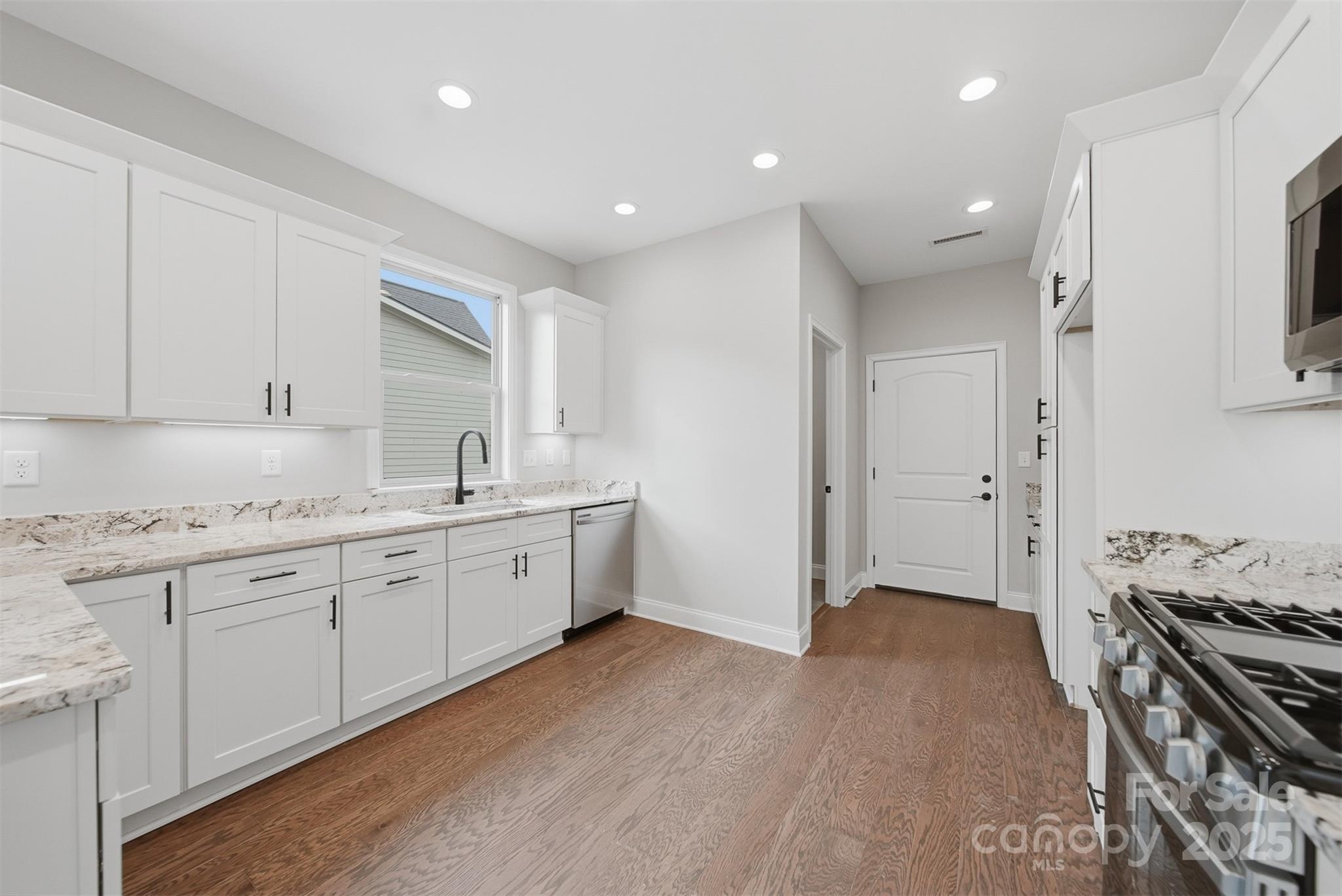 835A Wynnshire Drive — Hickory