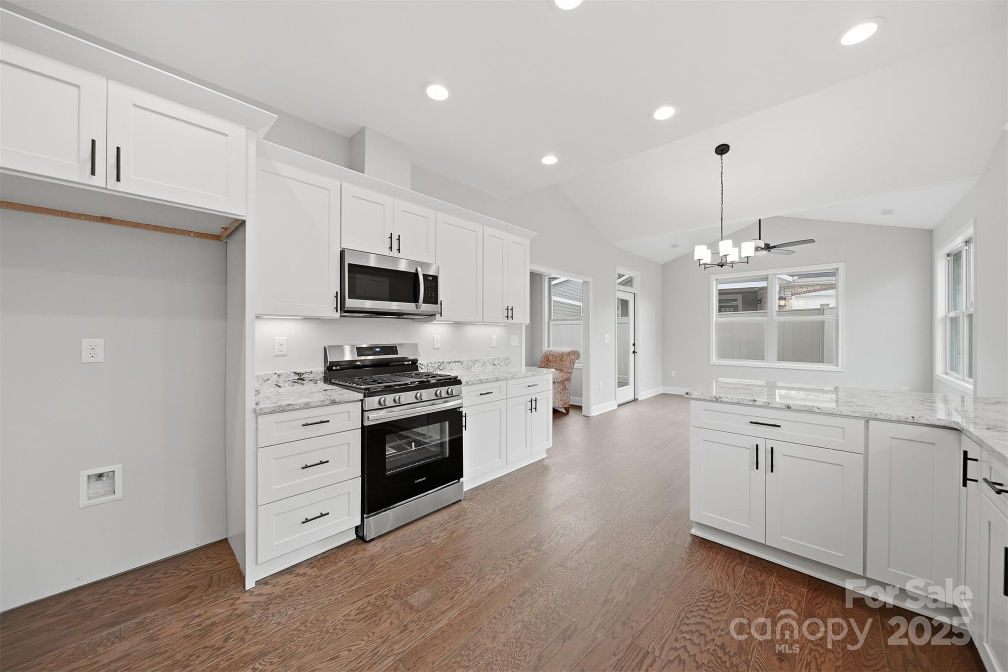 835A Wynnshire Drive — Hickory
