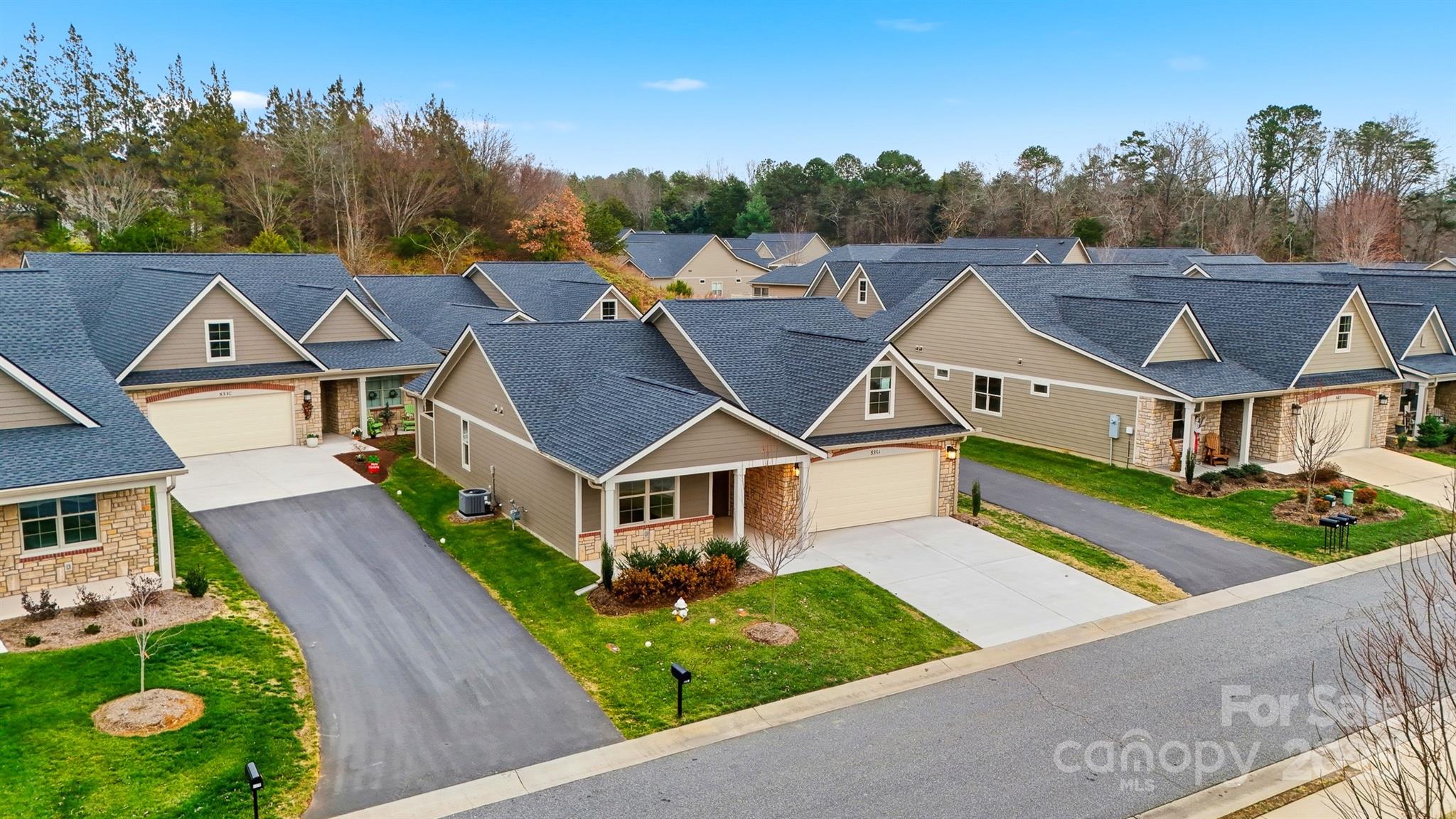 835A Wynnshire Drive — Hickory