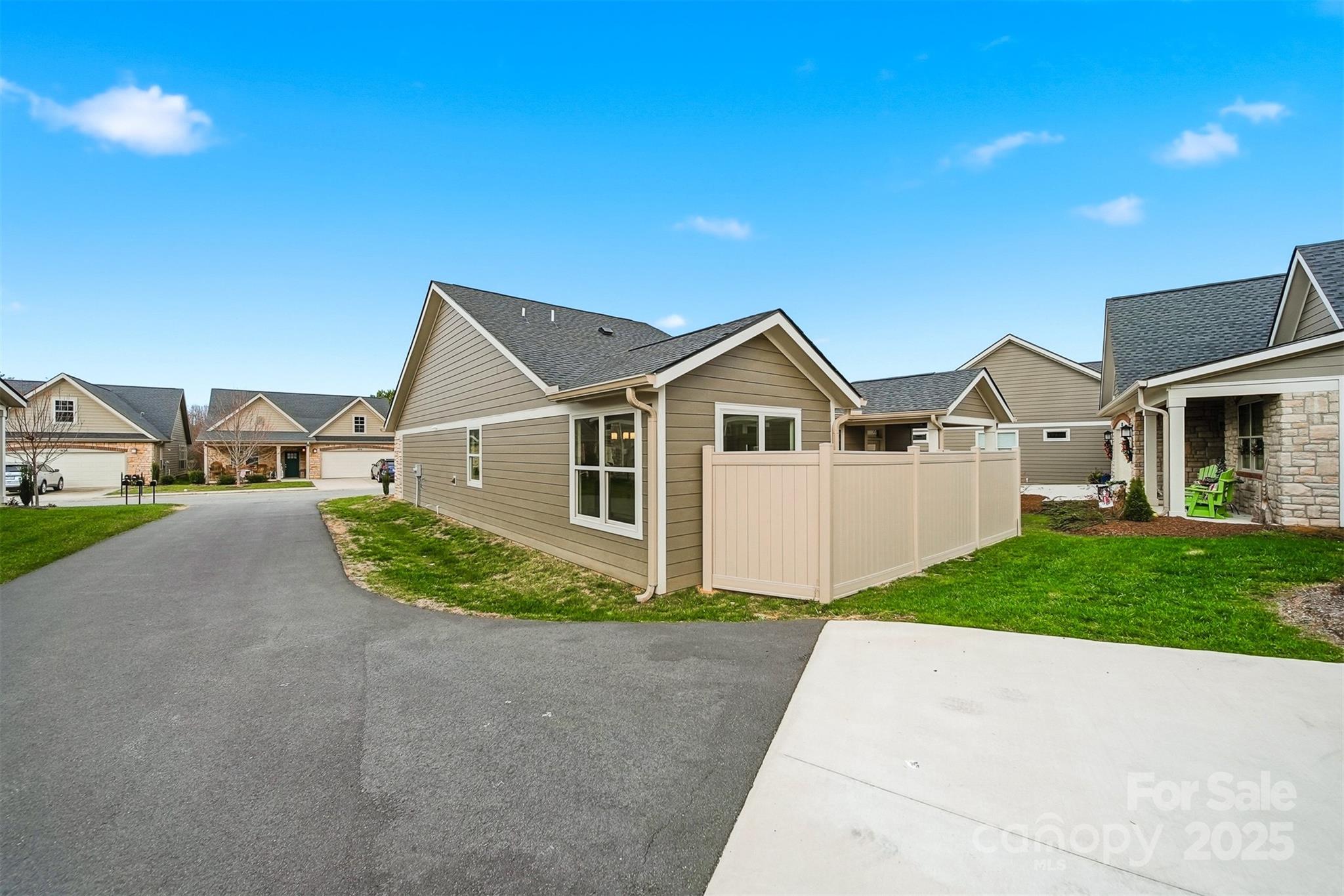 835A Wynnshire Drive — Hickory