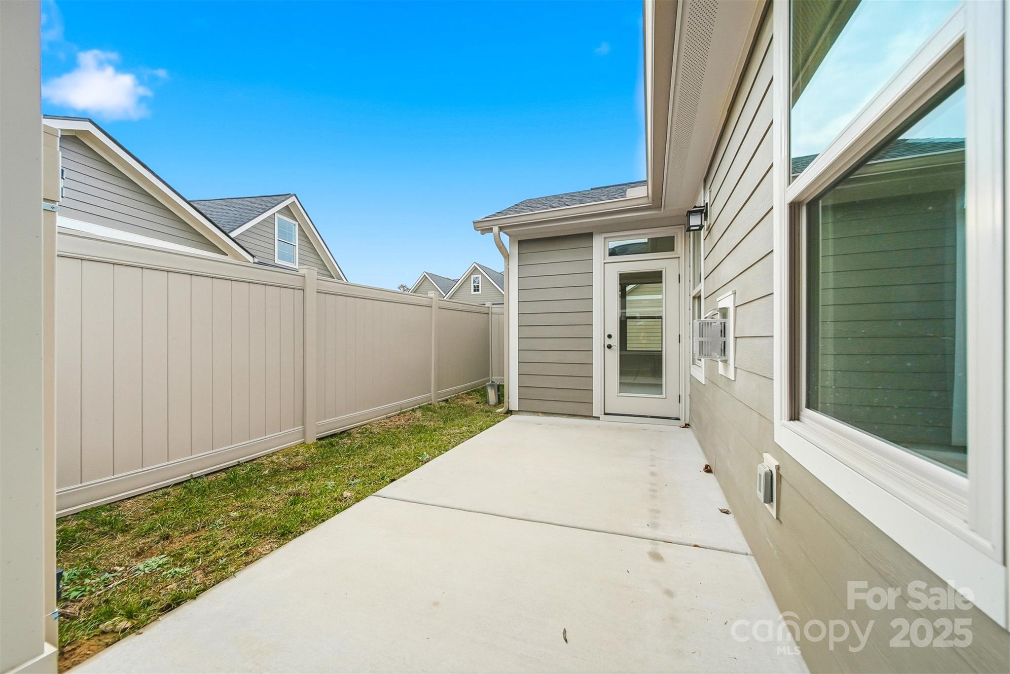 835A Wynnshire Drive — Hickory