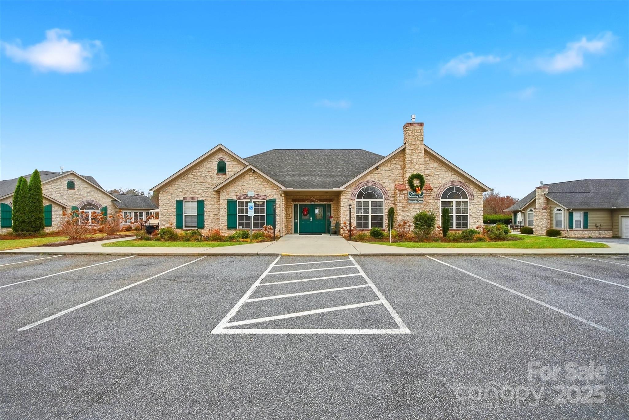 835A Wynnshire Drive — Hickory