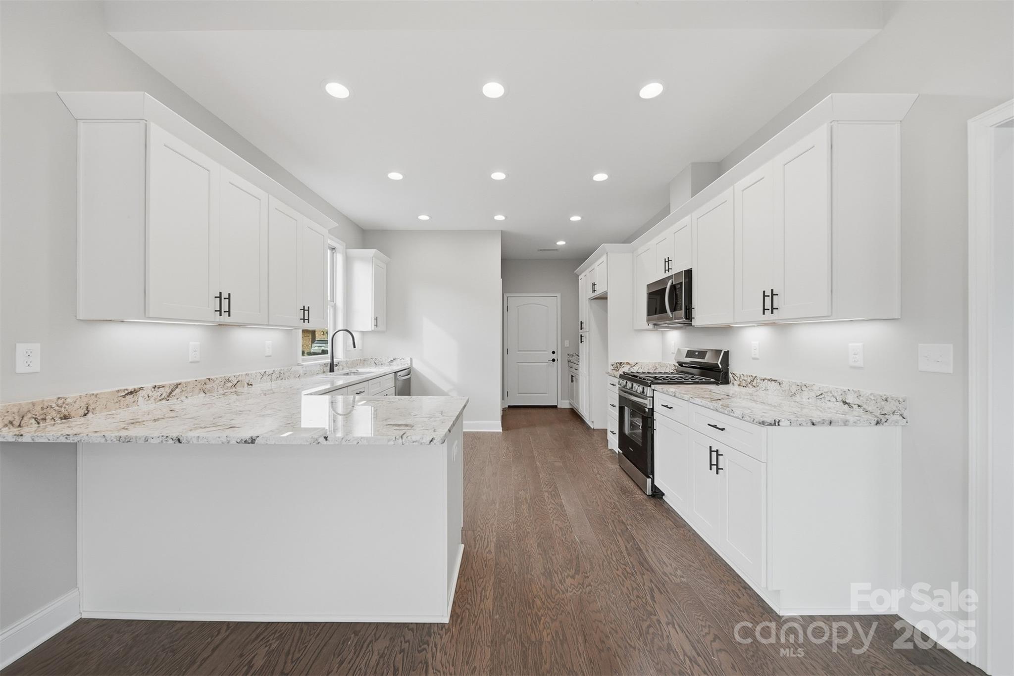 835A Wynnshire Drive — Hickory