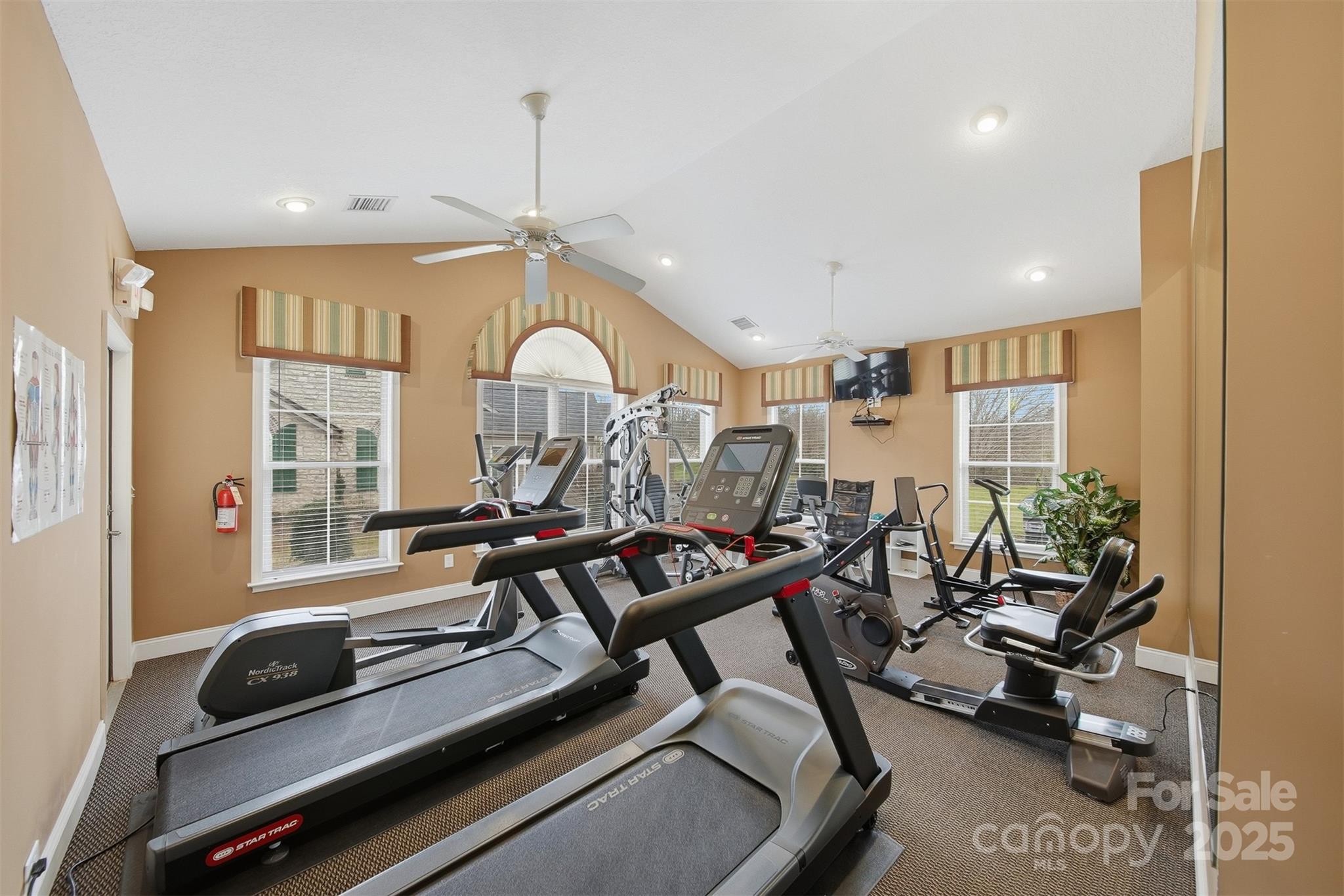 835A Wynnshire Drive — Hickory