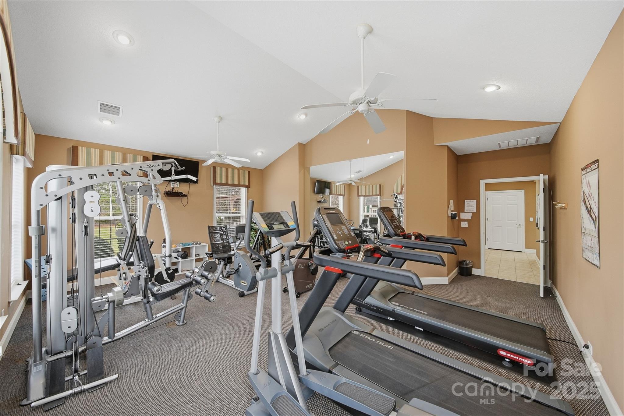 835A Wynnshire Drive — Hickory